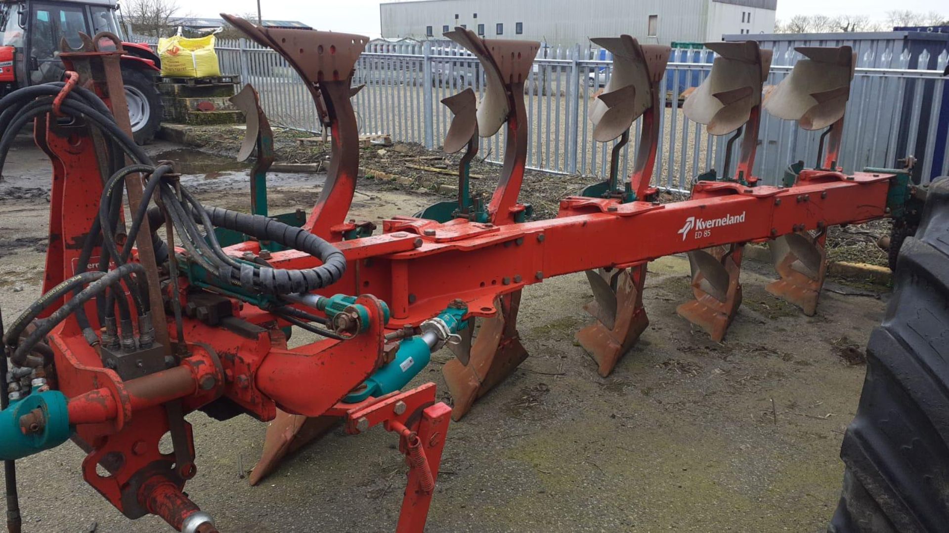 KVERNELAND ED85 5 FARROW PLOUGH