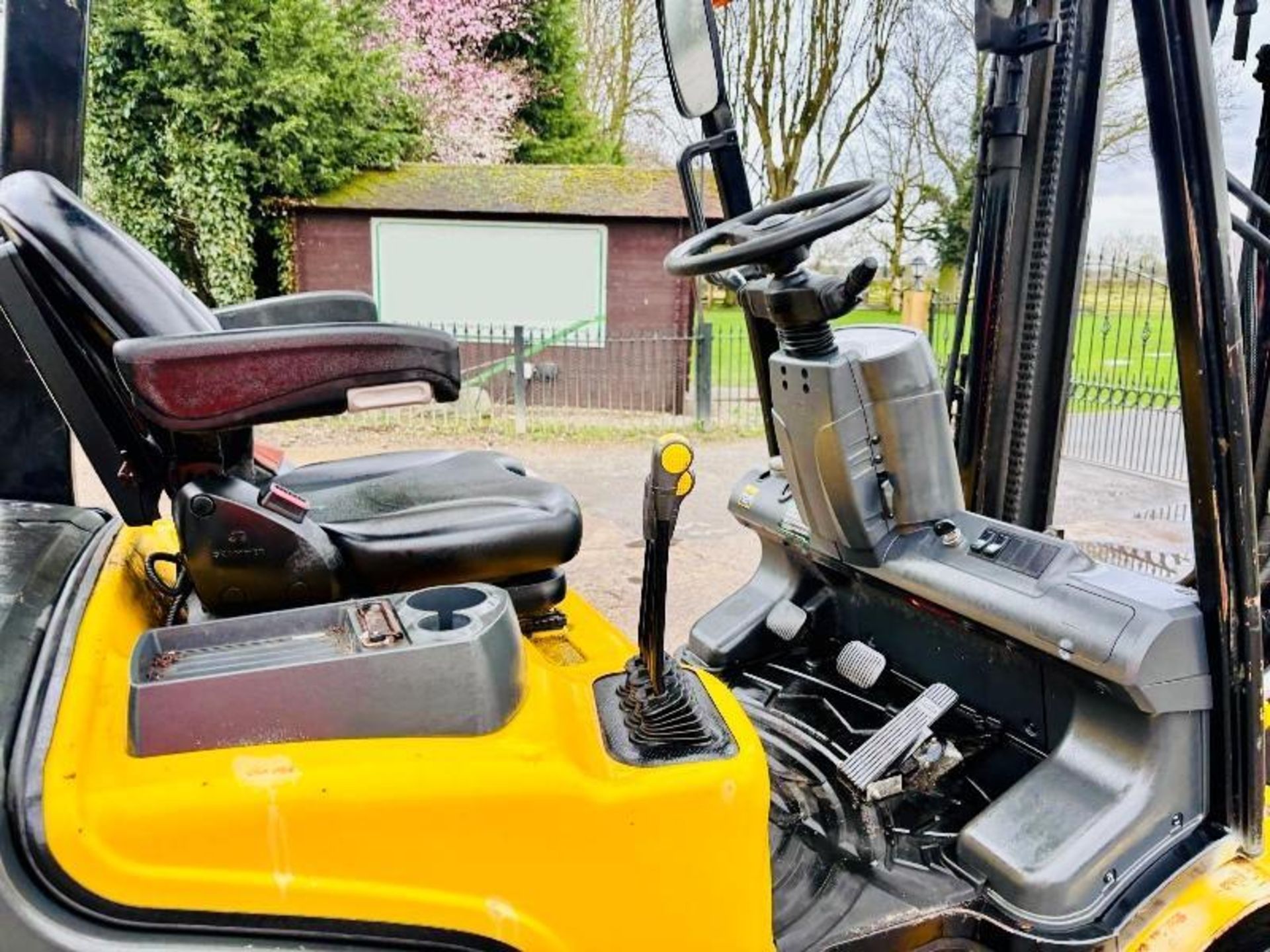 HYUNDAI 25L-7A FORKLIFT *YEAR 2016* C/W PALLET TINES - Image 7 of 15