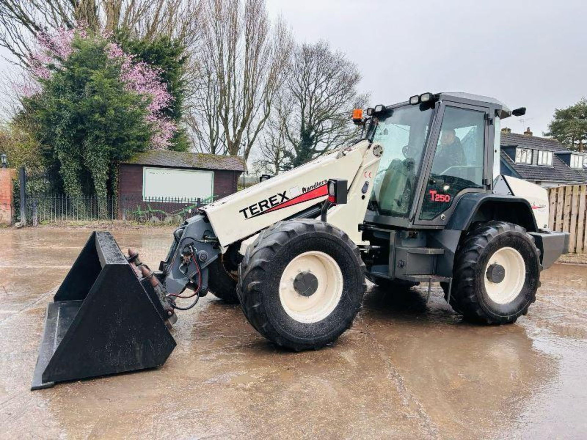 TEREX T250 4WD TELEHANDLER C/W BRAND NEW BUCKET 