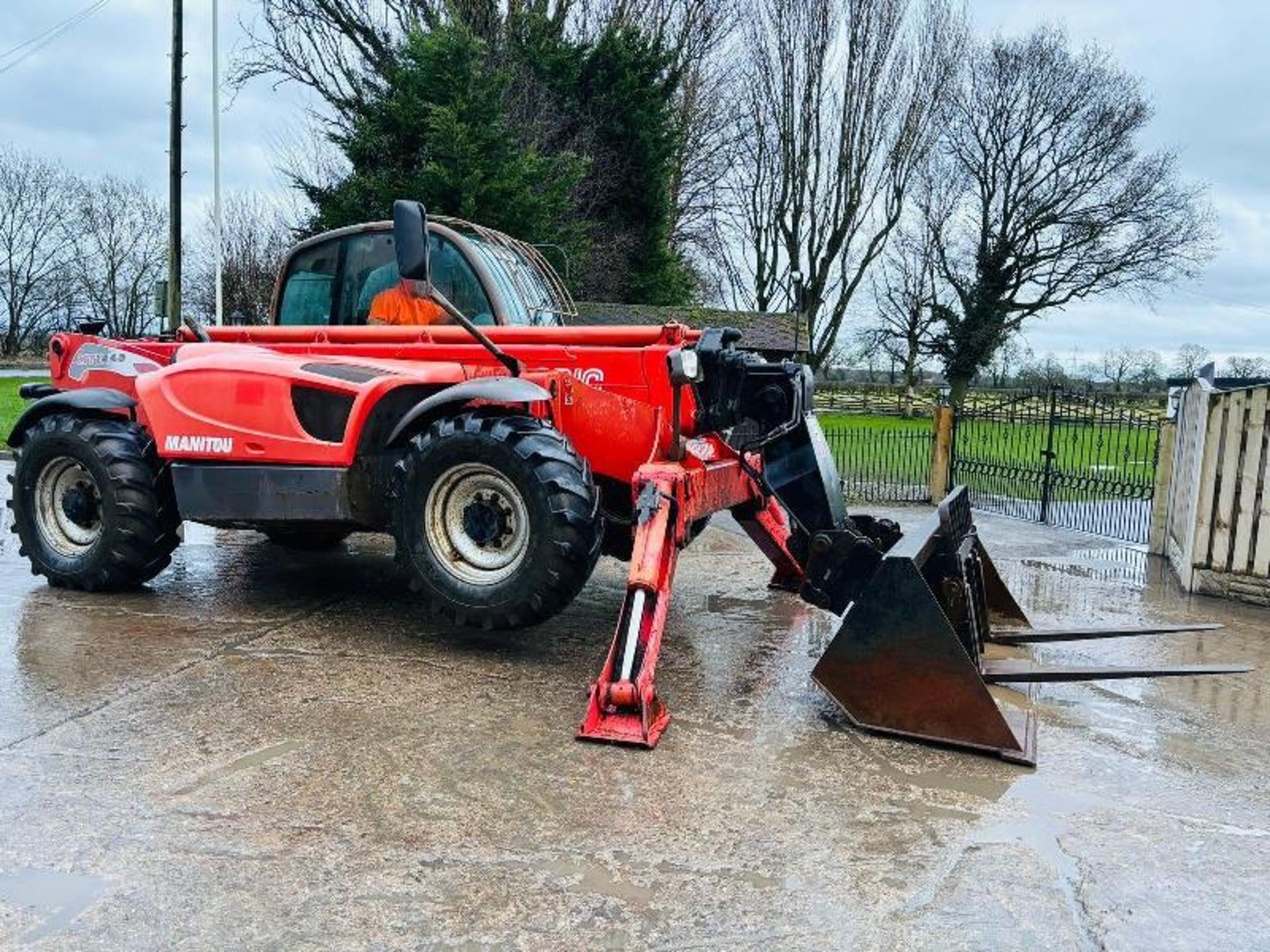 MANITOU MT1840 4WD TELEHANDLER *ONLY 4742 HOURS* C/W BUCKET & TINES - Image 9 of 16