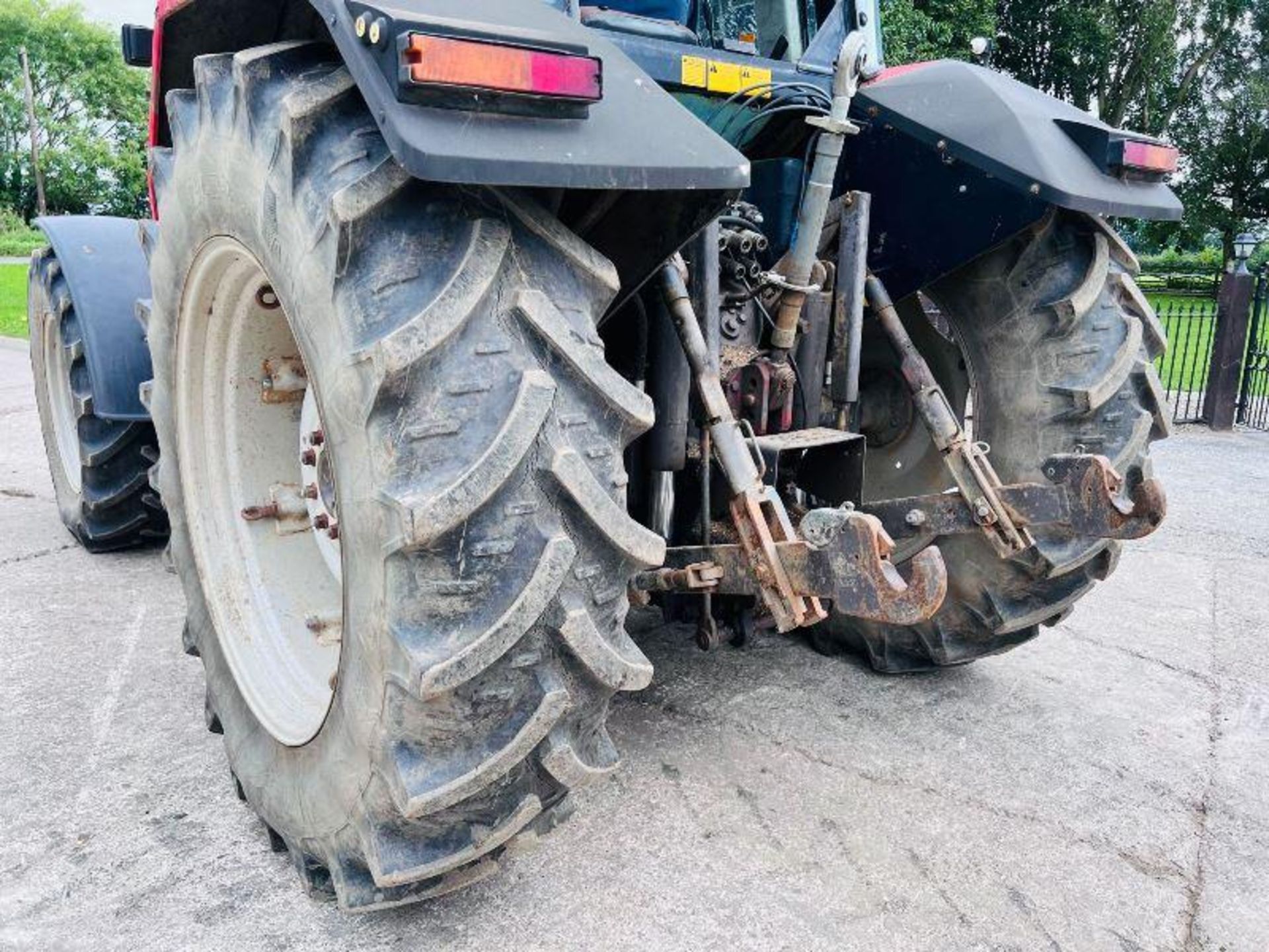 MASSEY FERGUSON 6180 4WD TRACTOR *5576 HOURS* C/W FRONT LINKAGE - Image 5 of 15