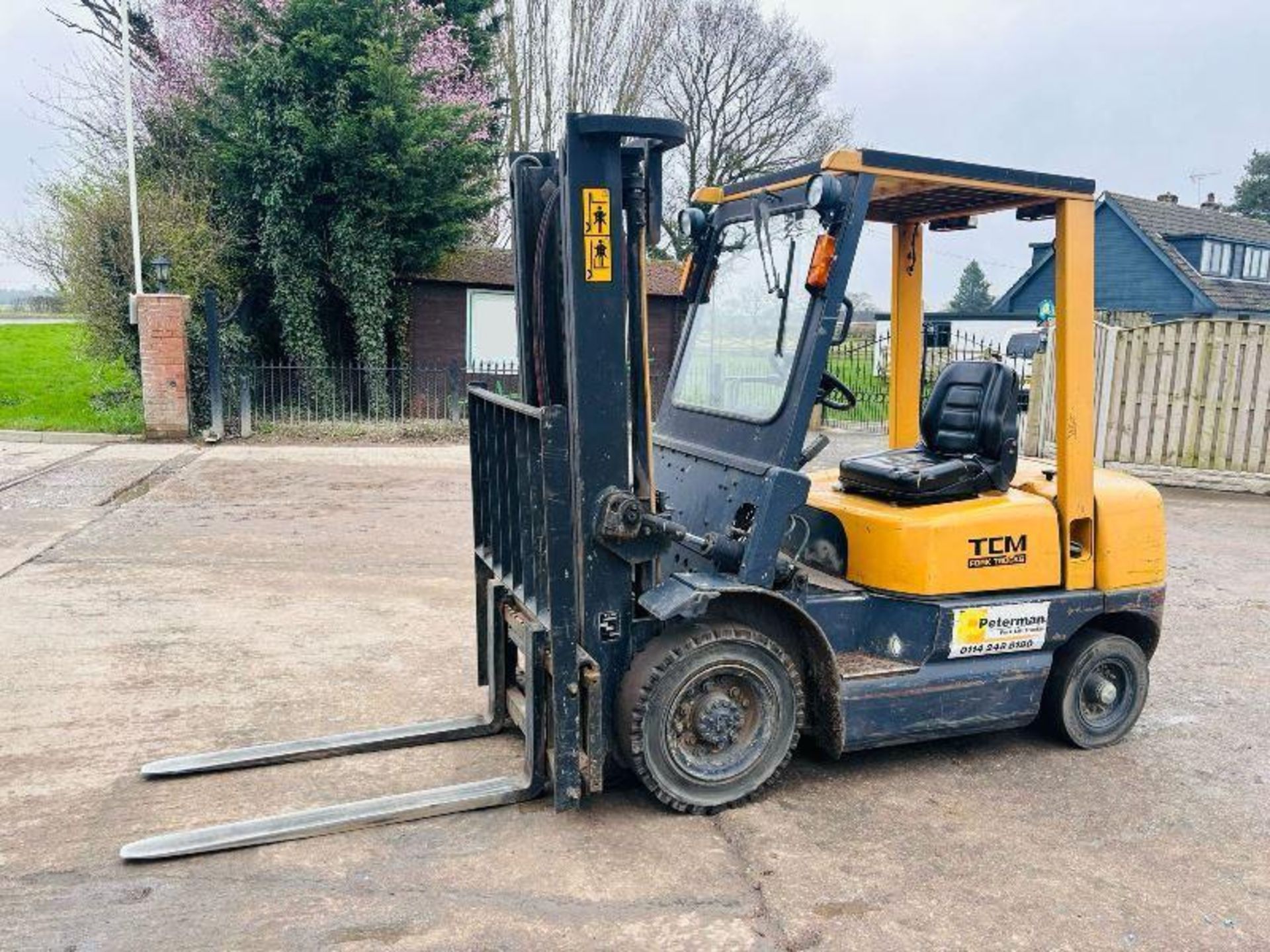 TCM FD25 Z5T DIESEL CONTAINER SPEC FORKLIFT C/W SIDE SHIFT  - Image 5 of 17