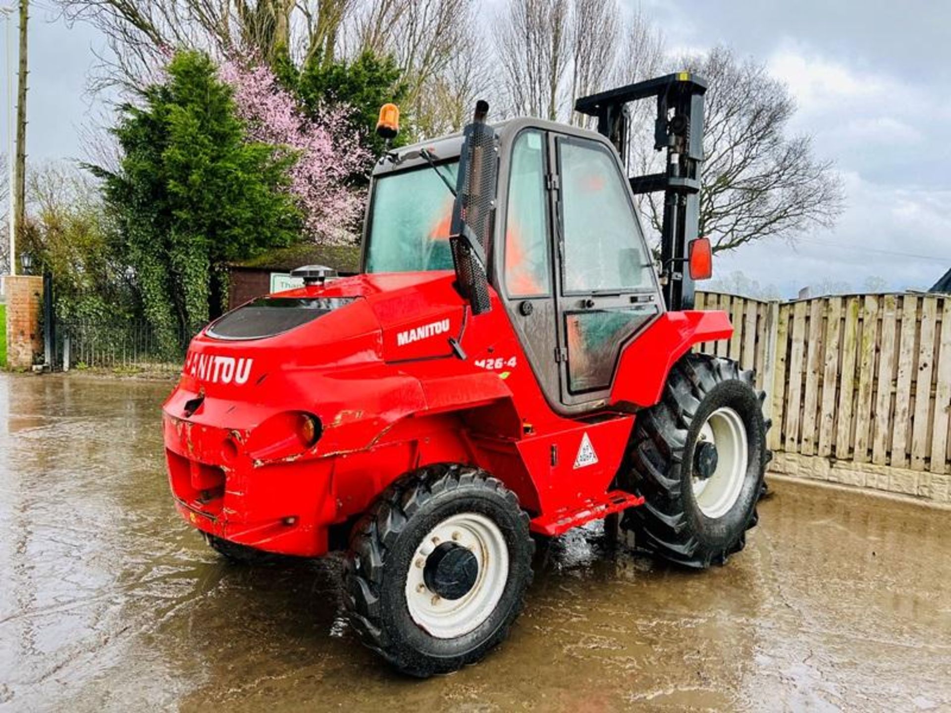 MANITOU M26-4 ROUGH TERRIAN 4WD FORKLIFT *YEAR 2017* C/W PALLET TINES - Image 8 of 15