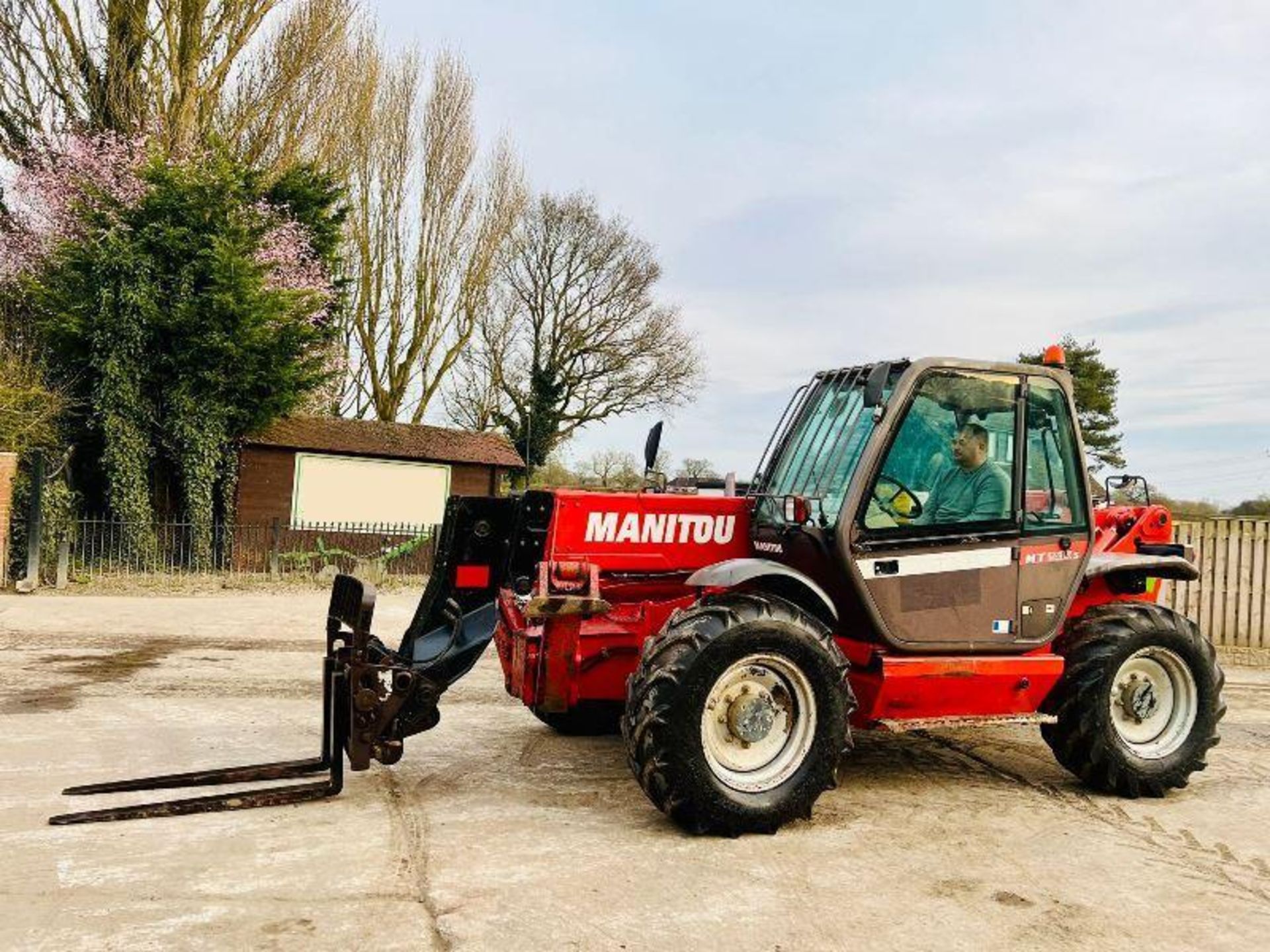 MANITOU MT1235 4WD TELEHANDLER * 12 METER * C/W PALLET TINES