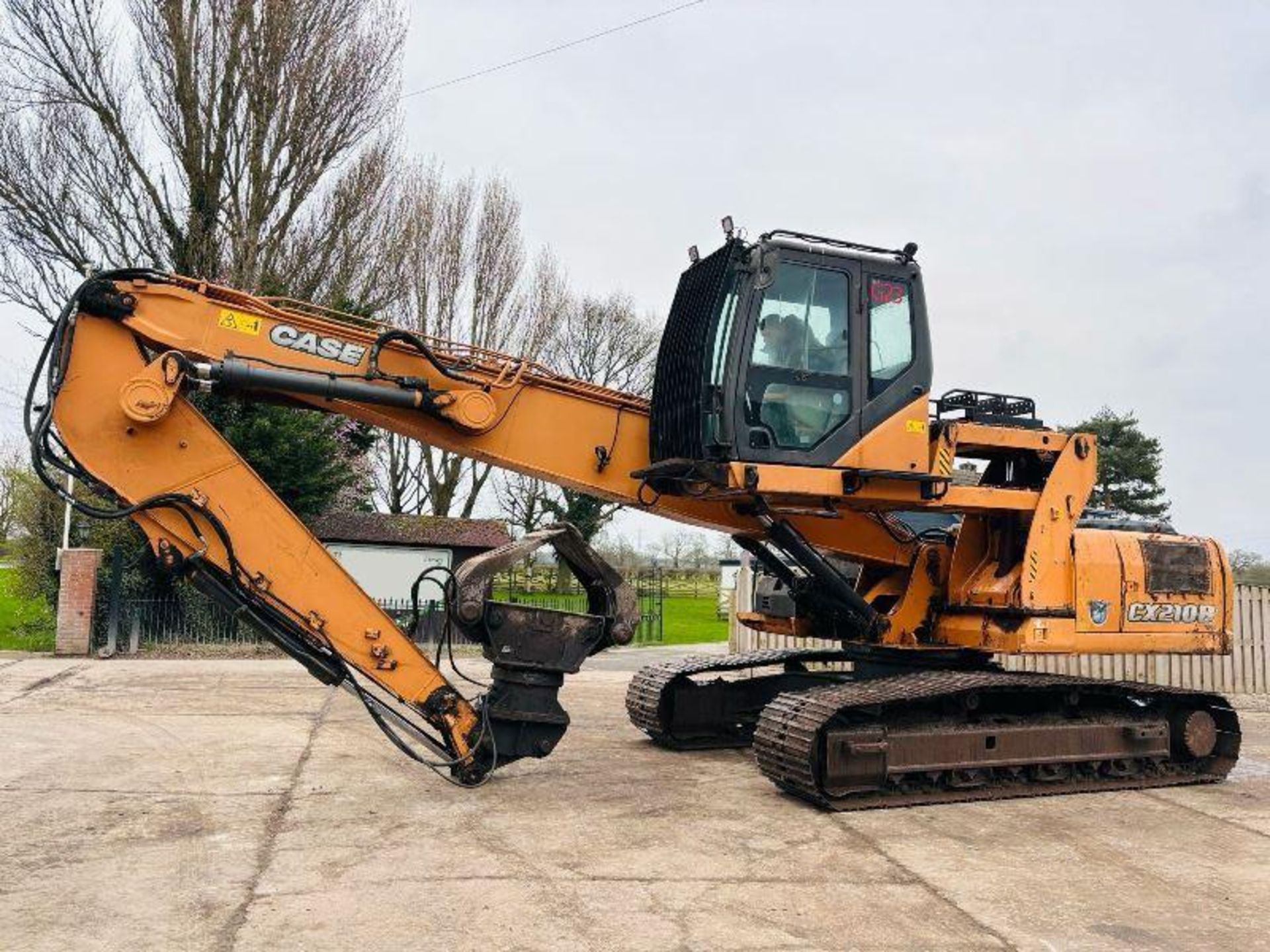 CASE CX210D HIGH RISE CABIN TRACKED EXCAVATOR *YEAR 2013* C/W SELECTOR GRAB - Image 2 of 18