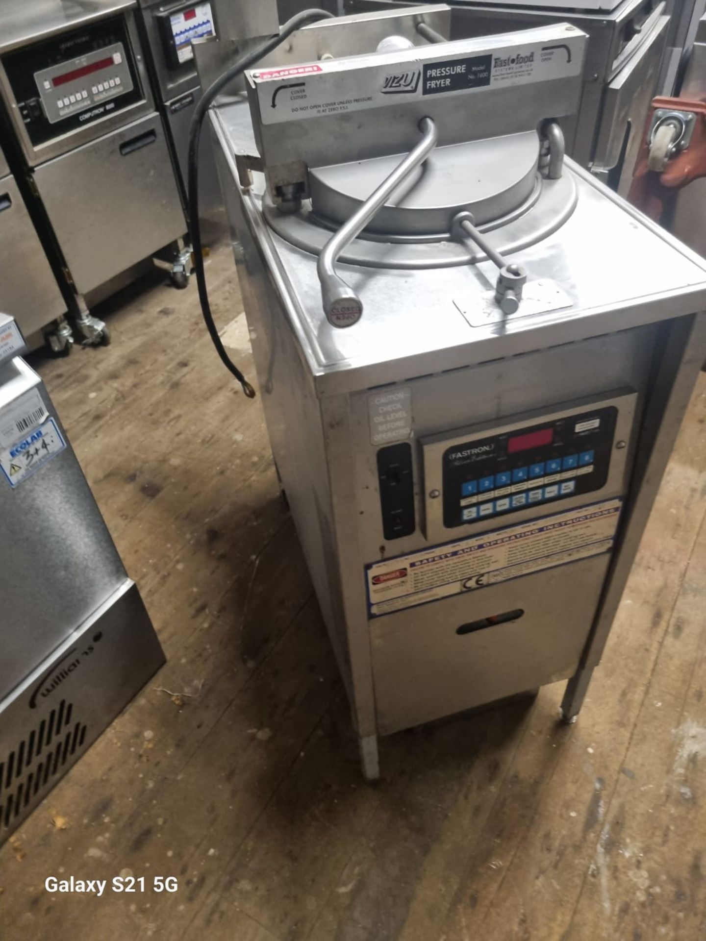 VIZU PRESSURE FRYER ELECTRIC - SINGLE OR 3 PHASE - FULLY RECONDITIONED  - Image 5 of 8
