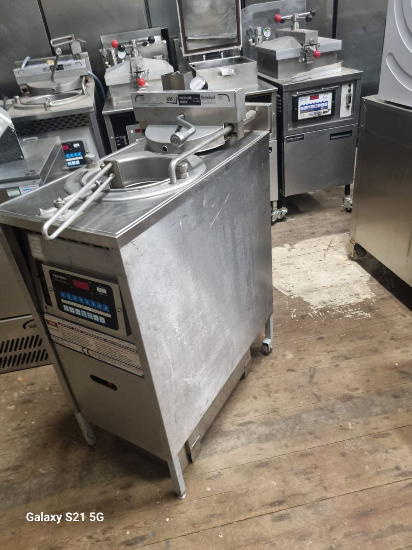 VIZU PRESSURE FRYER ELECTRIC - SINGLE OR 3 PHASE - FULLY RECONDITIONED  - Image 4 of 8