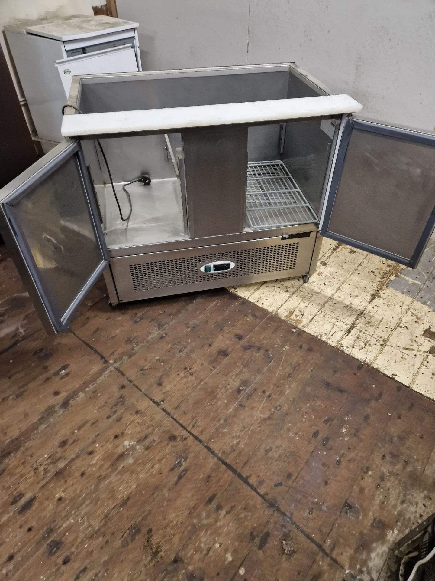 GREENFROST DOUBLE DOOR FRIDGE AND SALAD BAR ON TOP - WORKING AND SERVICED - Bild 2 aus 4