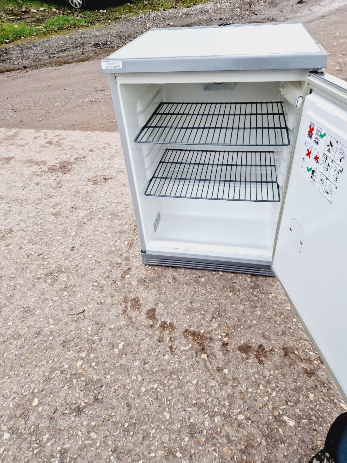 ELECTROLEX UNDER COUNTER SINGLE DOOR FRIDGE - Image 4 of 4