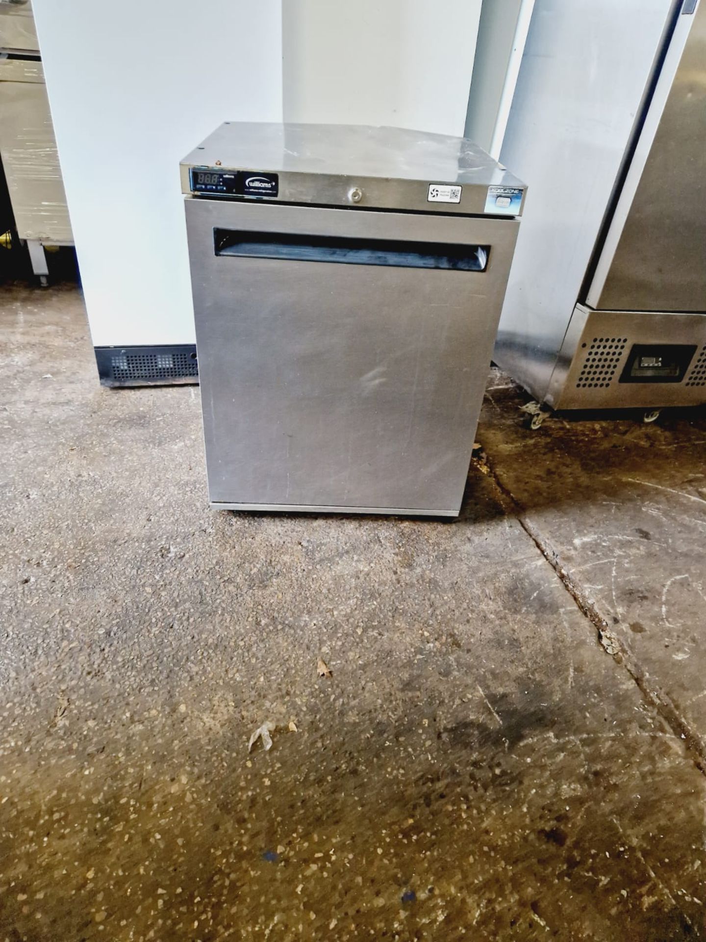 WILLIAMS UNDERCOUNTER FRIDGE - SINGLE DOOR - 600 MM W  - Image 2 of 2