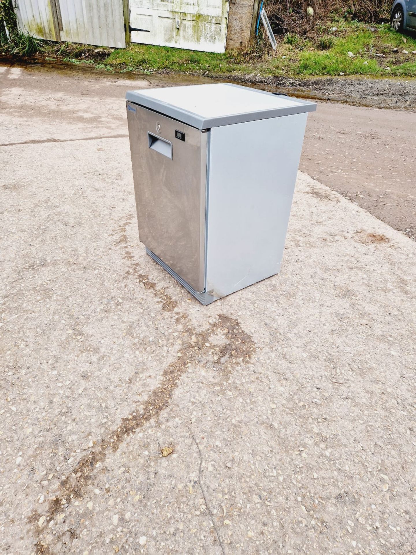 ELECTROLEX UNDER COUNTER SINGLE DOOR FRIDGE - Image 3 of 4