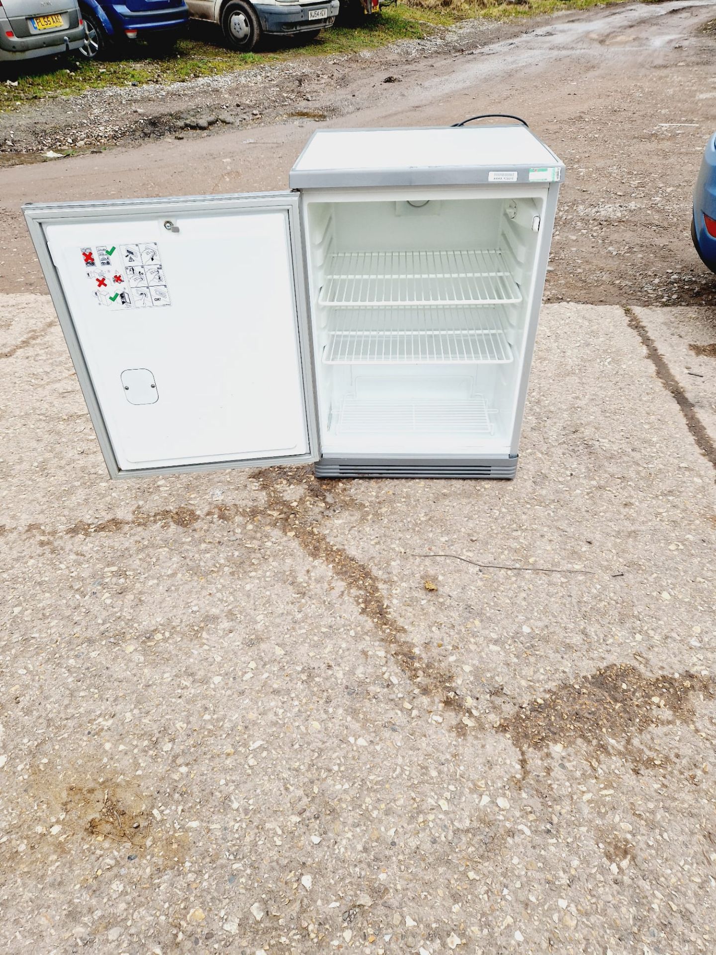 ELECTRULEX UNDER COUNTER FRIDGE - WORKING - Image 3 of 9