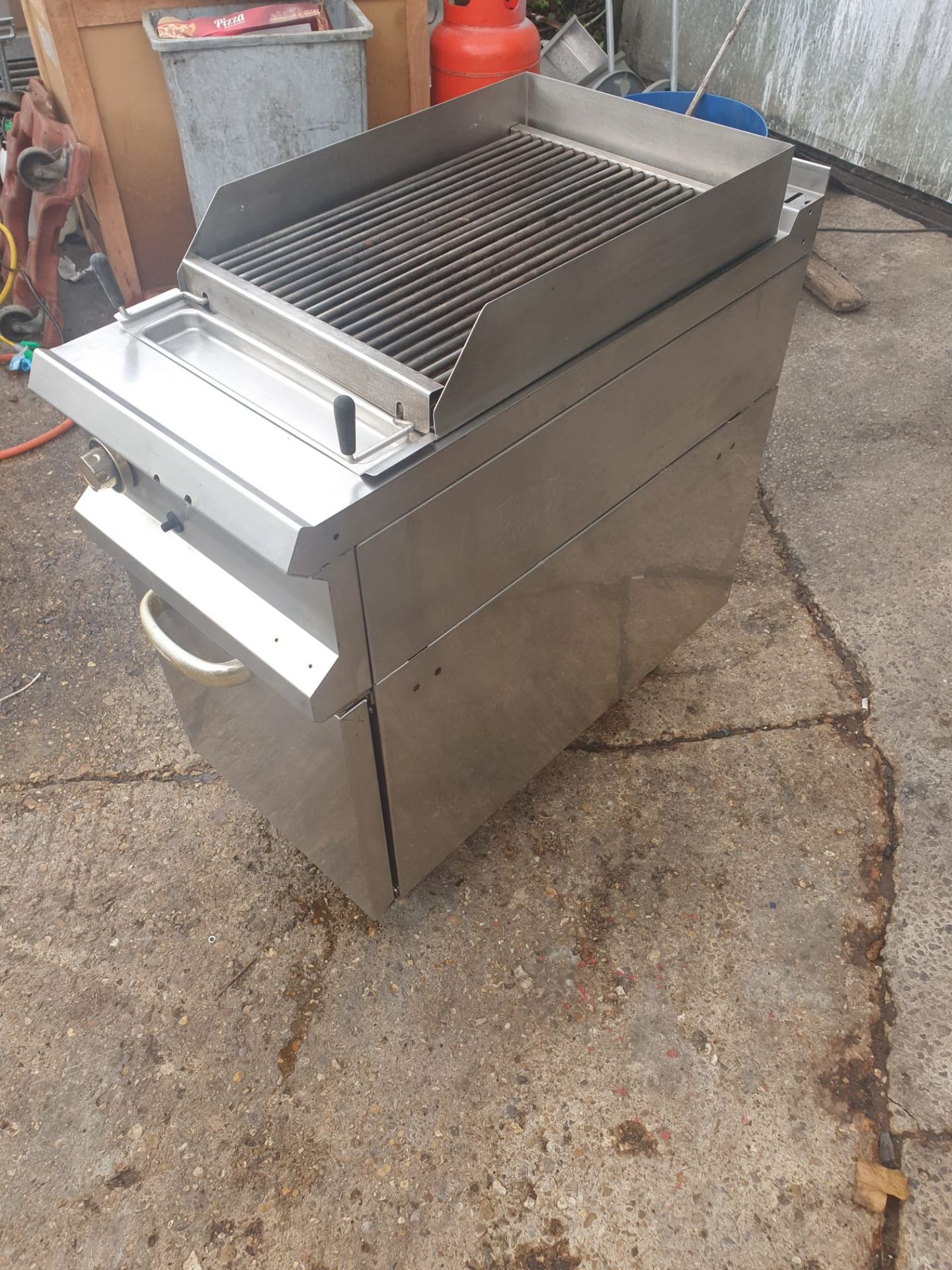 CHARGRILL 450 MM WIDE - FULLY WORKING - NATURAL GAS - Image 2 of 4