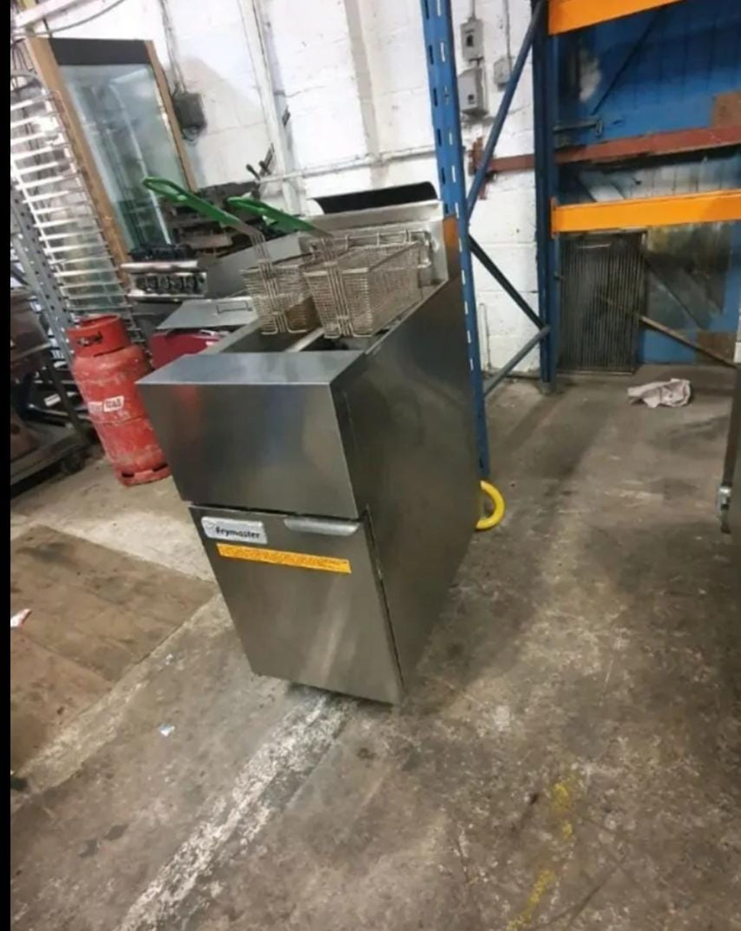 GAS FRYER SINGLE TANK DOUBLE BASKET FRYER - UNTESTED