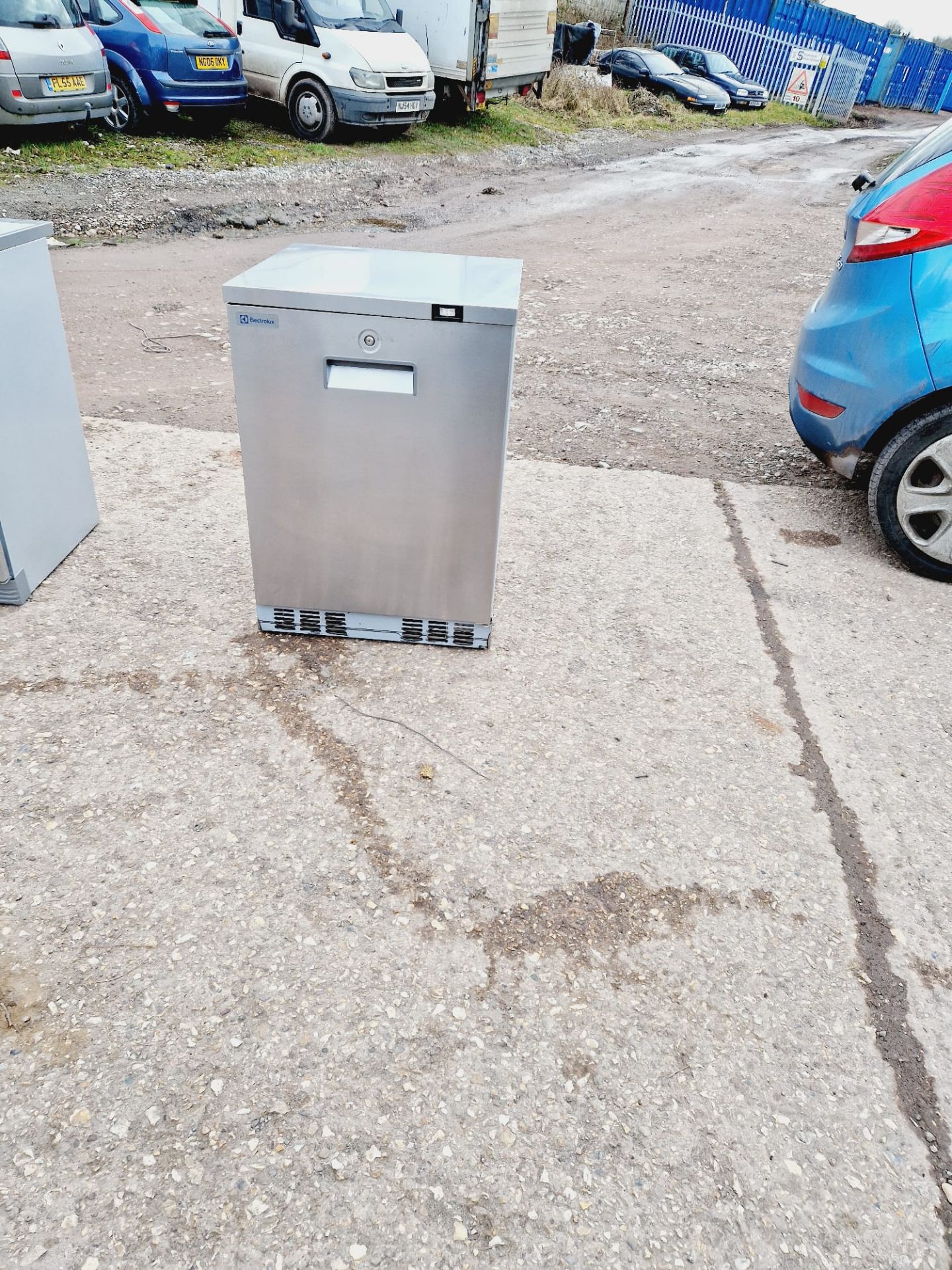 ELECTROLUX UNDER COUNTER FRIDGE - WORKING