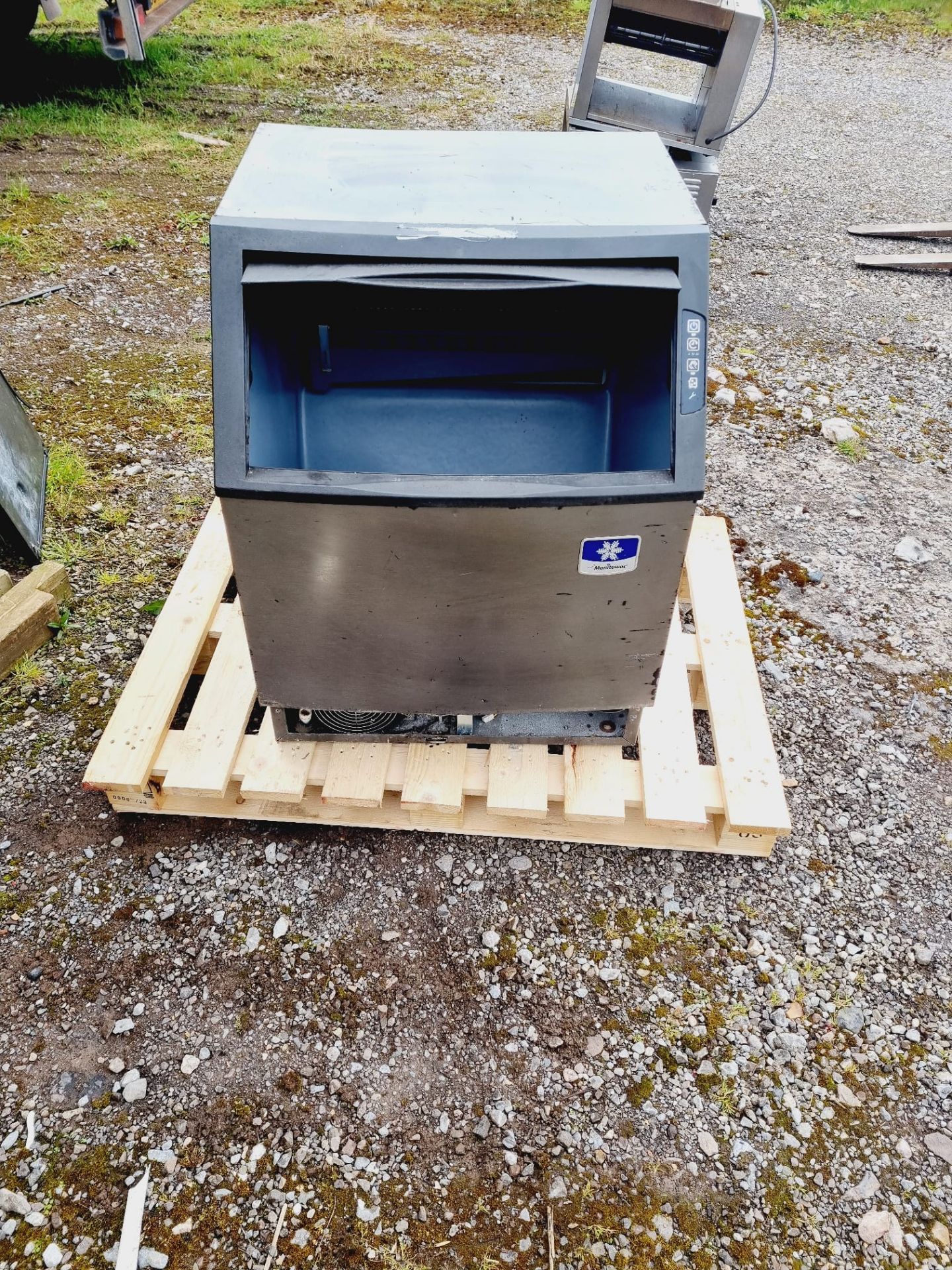 MONITOWOC ICE MAKER - 60KG IN 24 HOURS 
