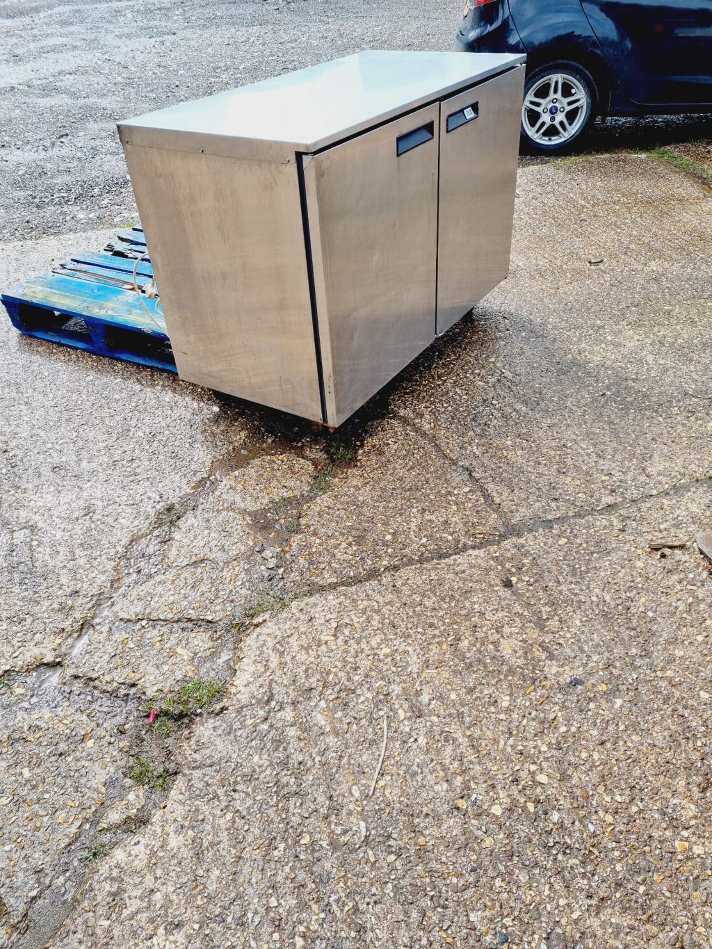 WILLIAMS STAINLESS STEEL UNDER COUNTER DOUBLE DOOR SLIM FRIDGE - BOTTLE COOLER  - Image 3 of 4