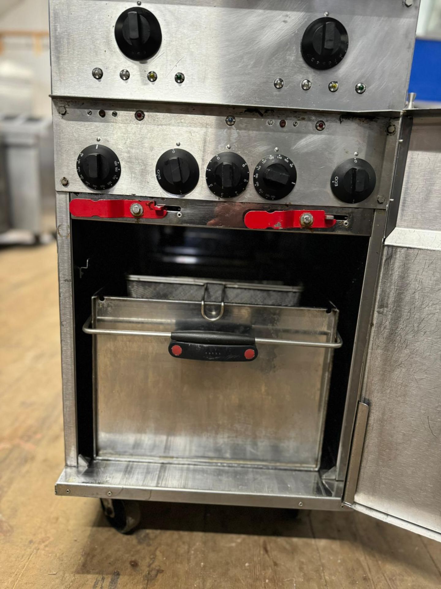 VALENTINES EVO SERIES 3 PHASE ELECTRIC FRYER - SELF FILTRATION - FULLY WORKING - Image 2 of 6