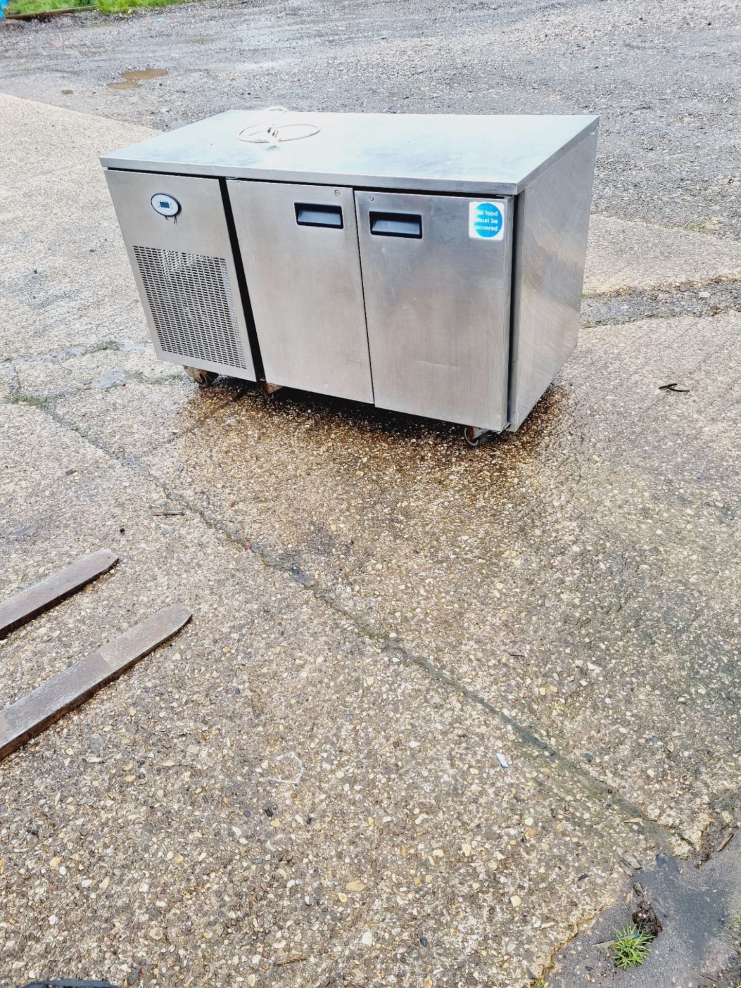 FOSTER 2 DOOR UNDER COUNTER FRIDGE - 1400 MM W - GOOD CONDITION - Image 3 of 4