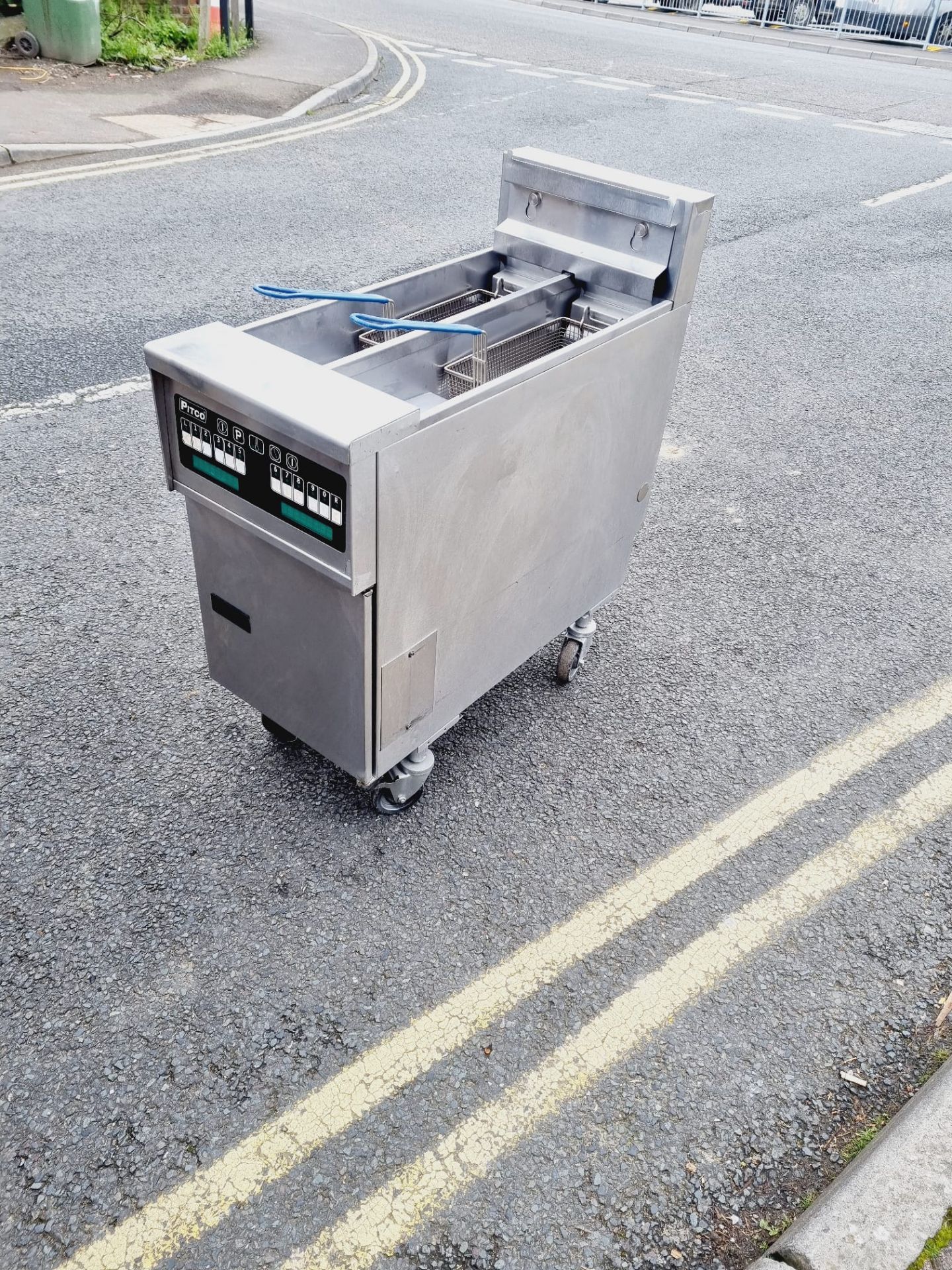 PITCO DOUBLE BASKET FULLY COMPUTER FRYER 3 PHASE ELECTRIC FRYER - FULLY REFURBISHED  - Bild 4 aus 4