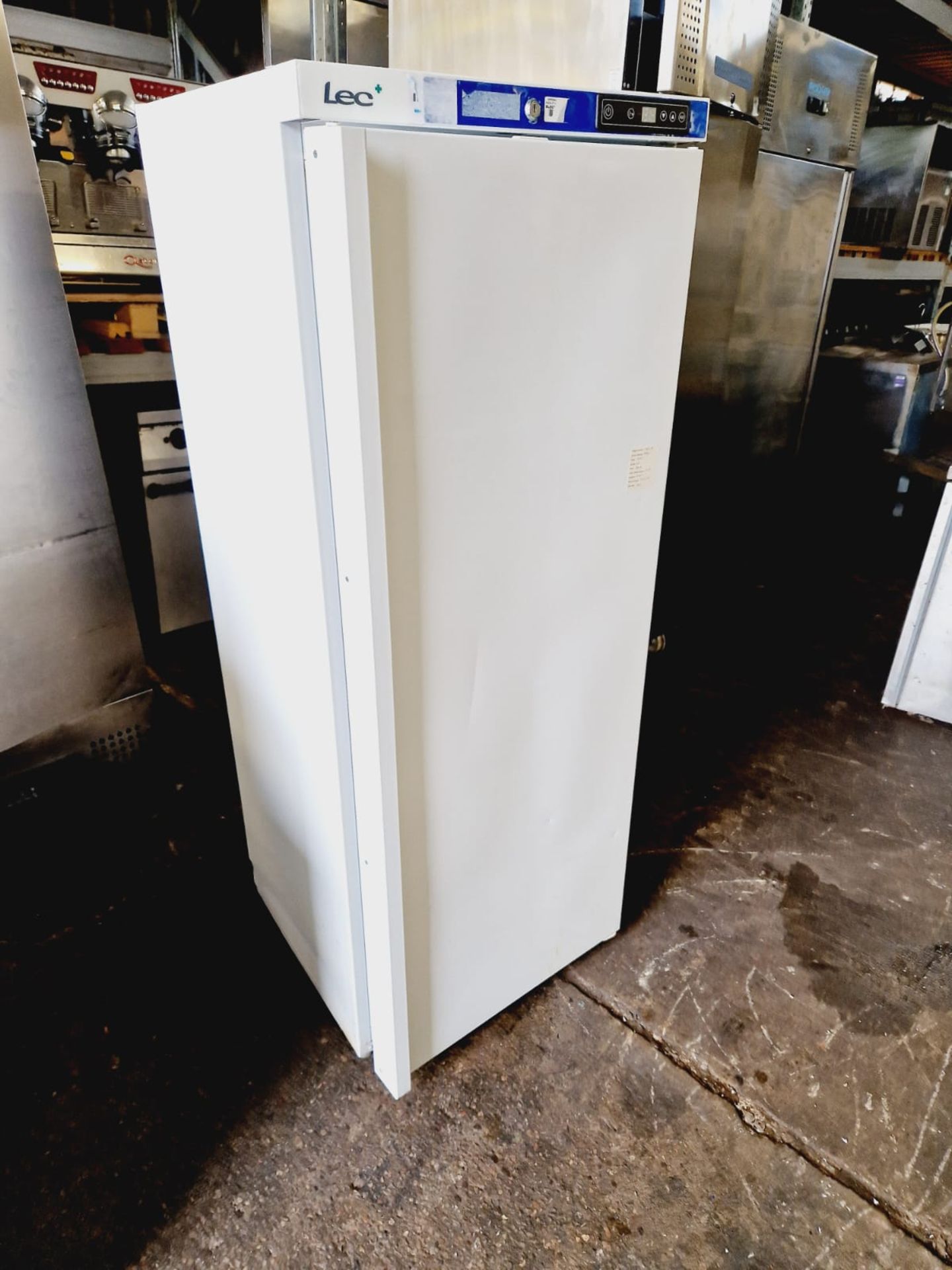 LEC UPRIGHT LAB FRIDGE - Image 2 of 3