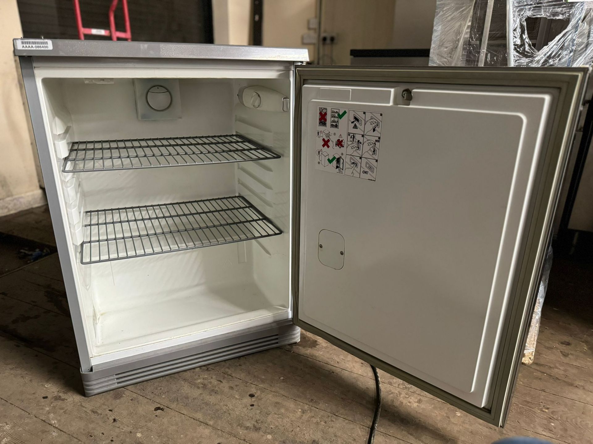 ELECTROLUX UNDER COUNTER FRIDGE - FULLY WORKING CONDITION - Image 6 of 8