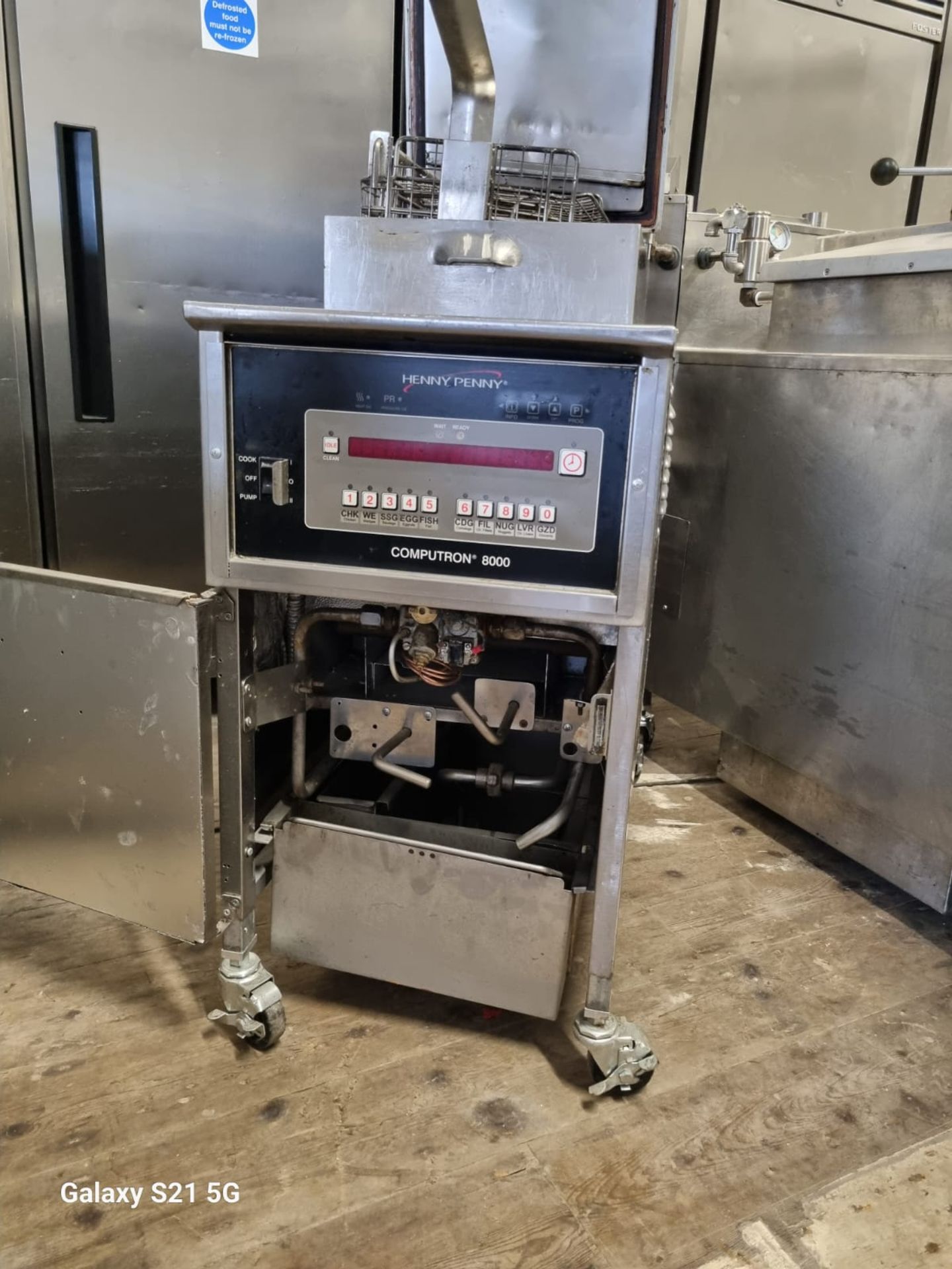 HENNY PENNY COMPUTEON 8000 GAS PRESSURE FRYER - FULLY SERVICED AND TESTED - ALL ORIGINAL PARTS  - Image 2 of 8