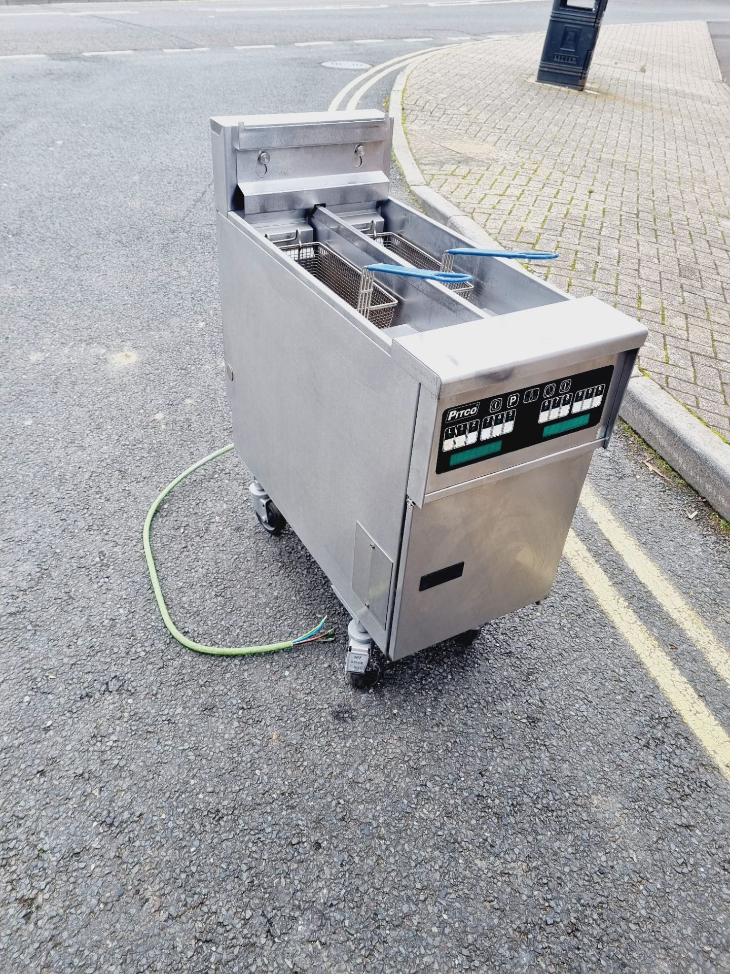 PITCO DOUBLE TANK DOUBLE BASKET - FULLY COMPUTER FRYER - 3 PHASE ELECTRIC - FULLY REFURBISHED  - Bild 4 aus 6