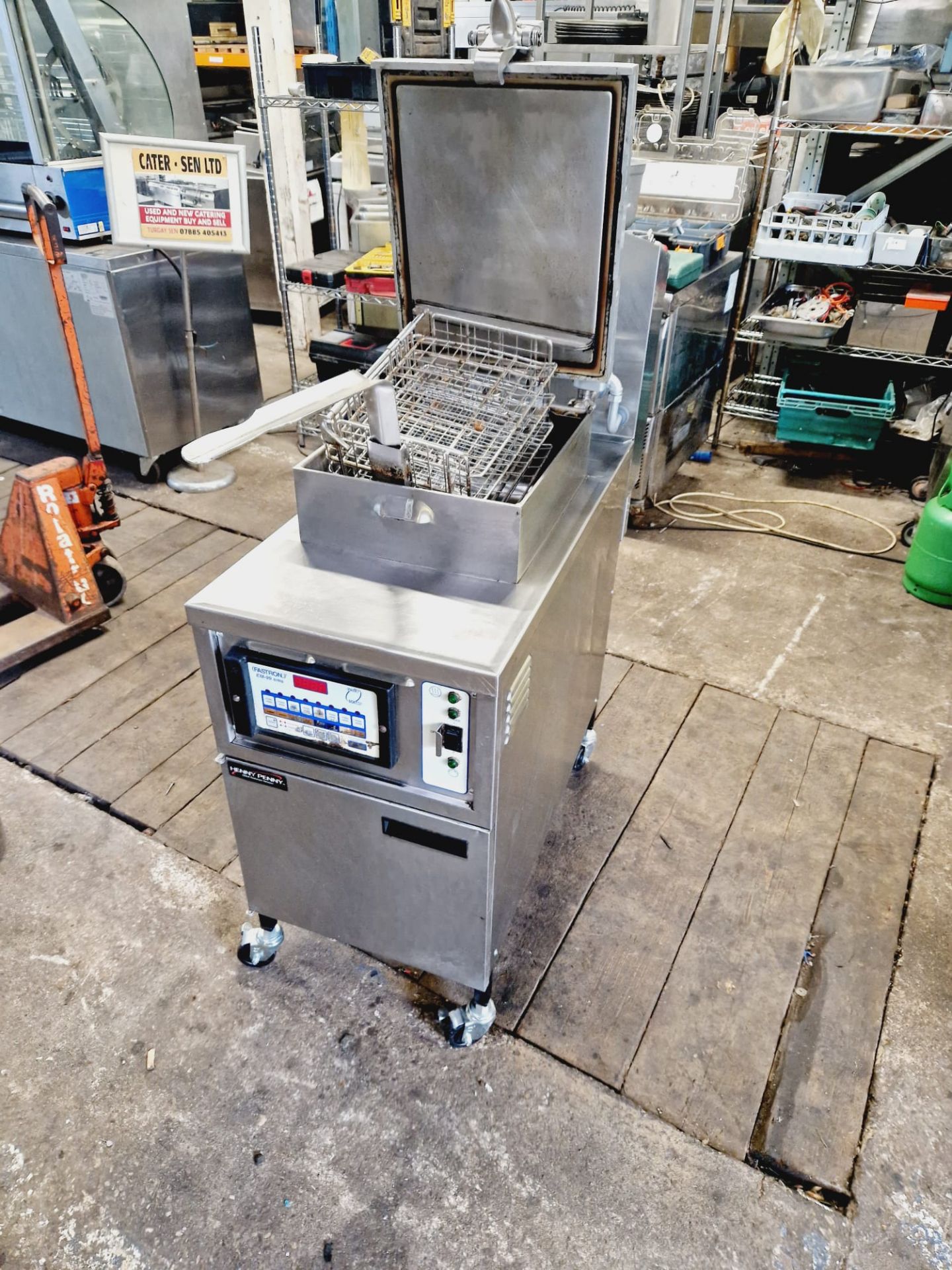 HENNY PENNY FASTRON PRESSURE FRYER - FRIED CHICKEN MACHINE - FULLY REFURBISHED AND FULLY WORKING.