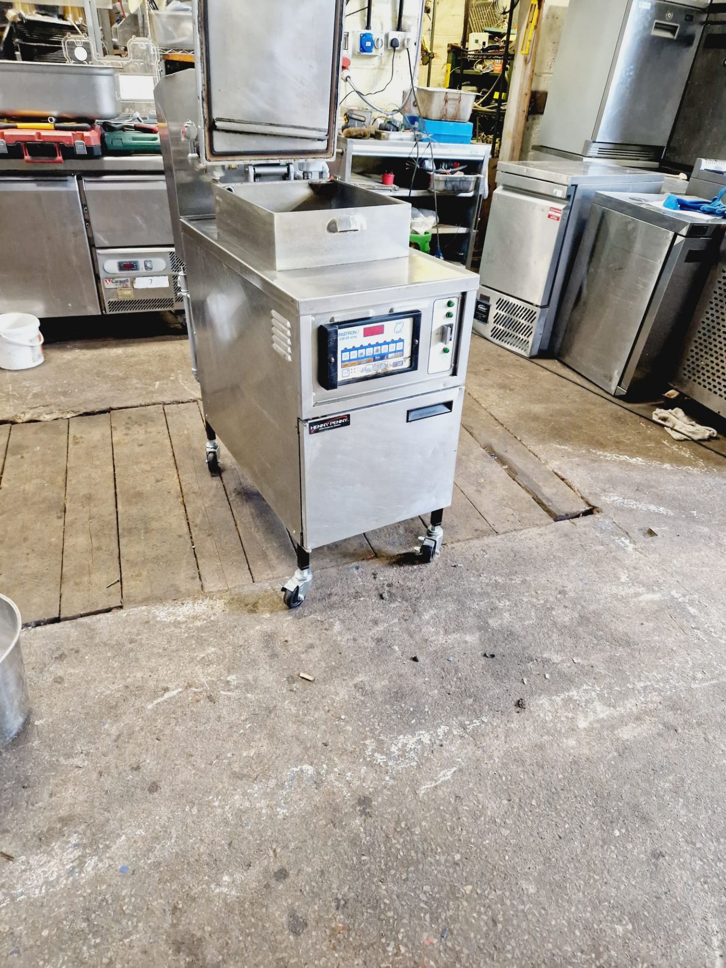 HENNY PENNY FASTRON PRESSURE FRYER - FRIED CHICKEN MACHINE - FULLY REFURBISHED AND FULLY WORKING. - Image 3 of 3