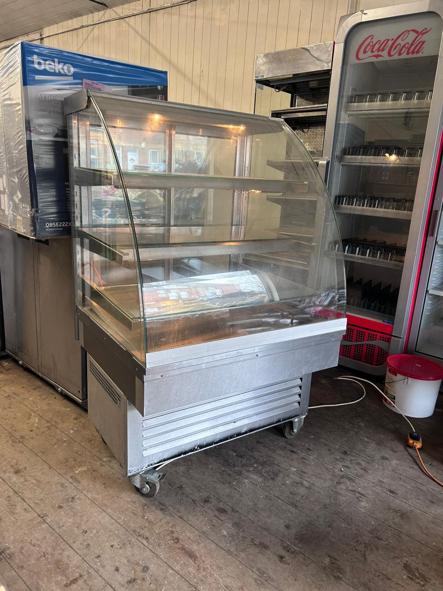 TRUE 2 DRAWER FRIDGE WITH SALAD BAR - ALMOST NEW CONDITION - FULL WORKING CONDITION
