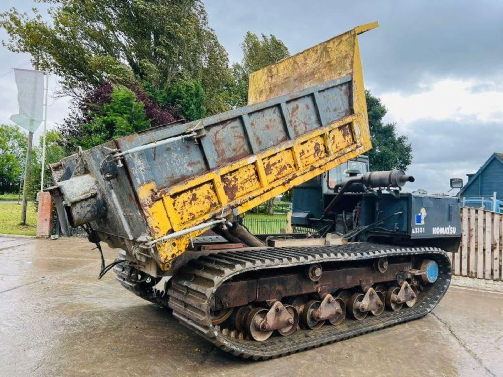 MOROOKA MST2000 TRACKED DUMPER C/W CONCRETE SHOOT & REVERSE CAMERA - RECENTLY SERVICED. - Bild 2 aus 13