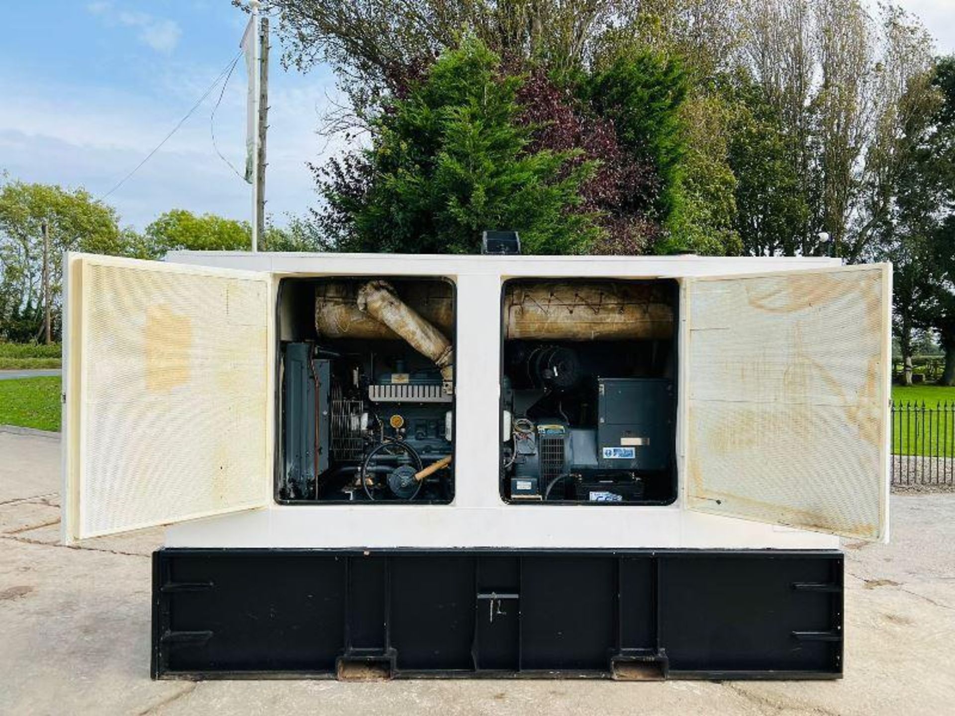 AGGREKO GHP11/8065E 60KVA STATIC GENERATOR C/W IVECO ENGINE - Image 8 of 19