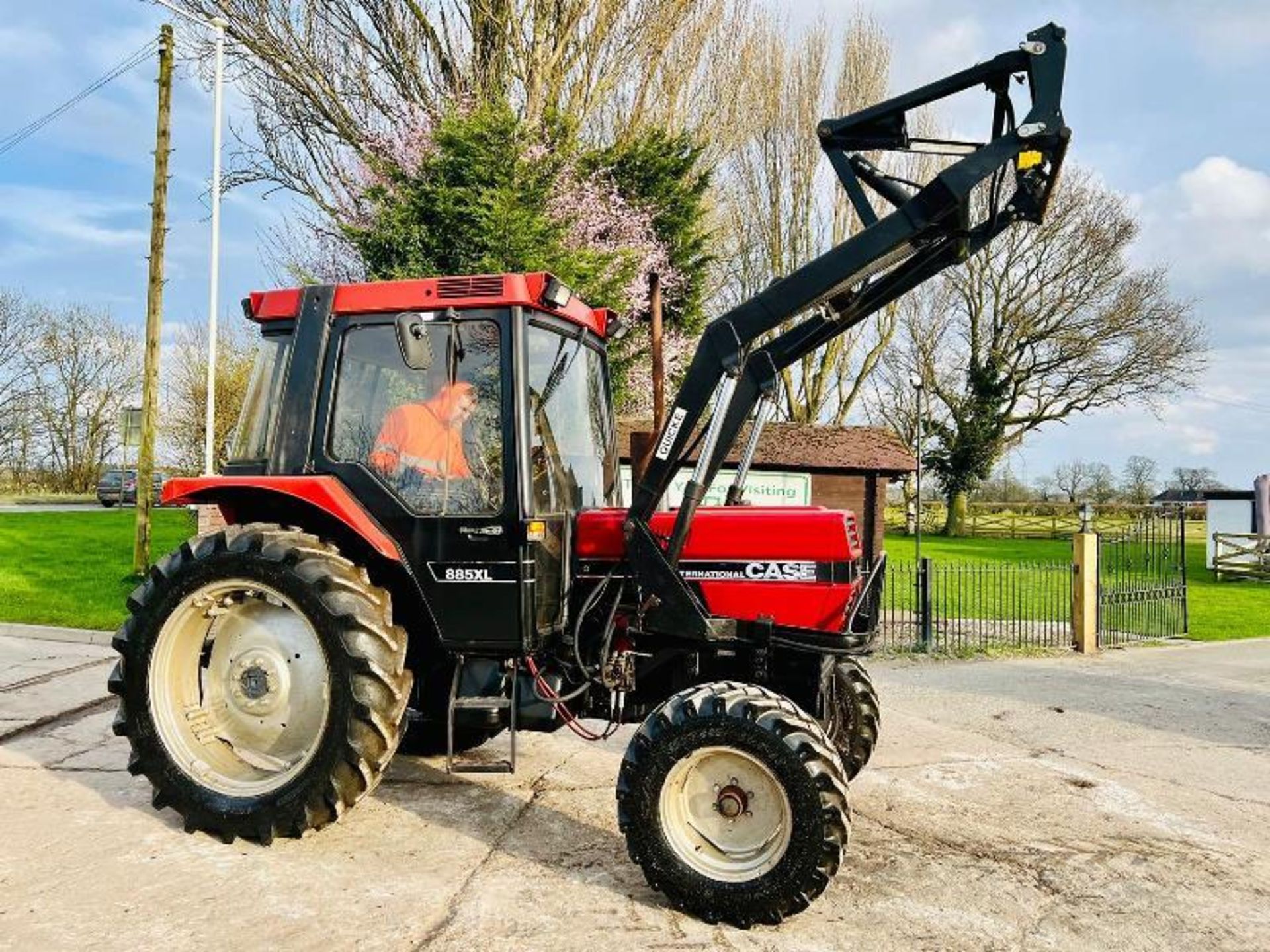 CASE 885XL TRACTOR C/W FRONT LOADER - Image 6 of 19