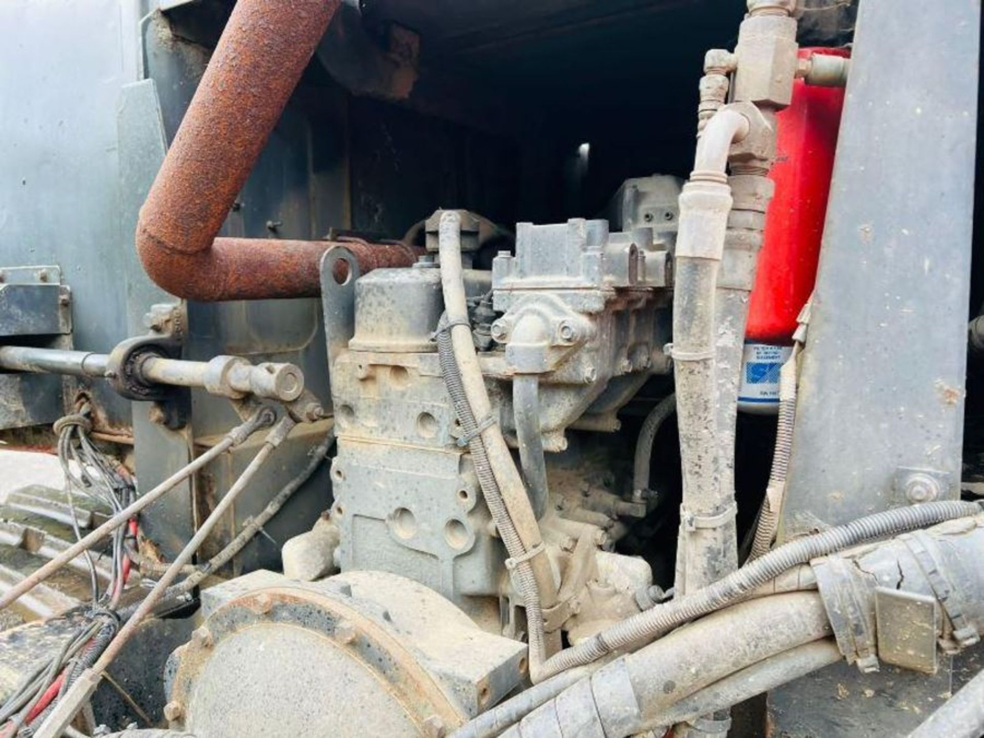 MOROOKA MST2000 TRACKED DUMPER C/W CONCRETE SHOOT & REVERSE CAMERA - RECENTLY SERVICED. - Image 12 of 13