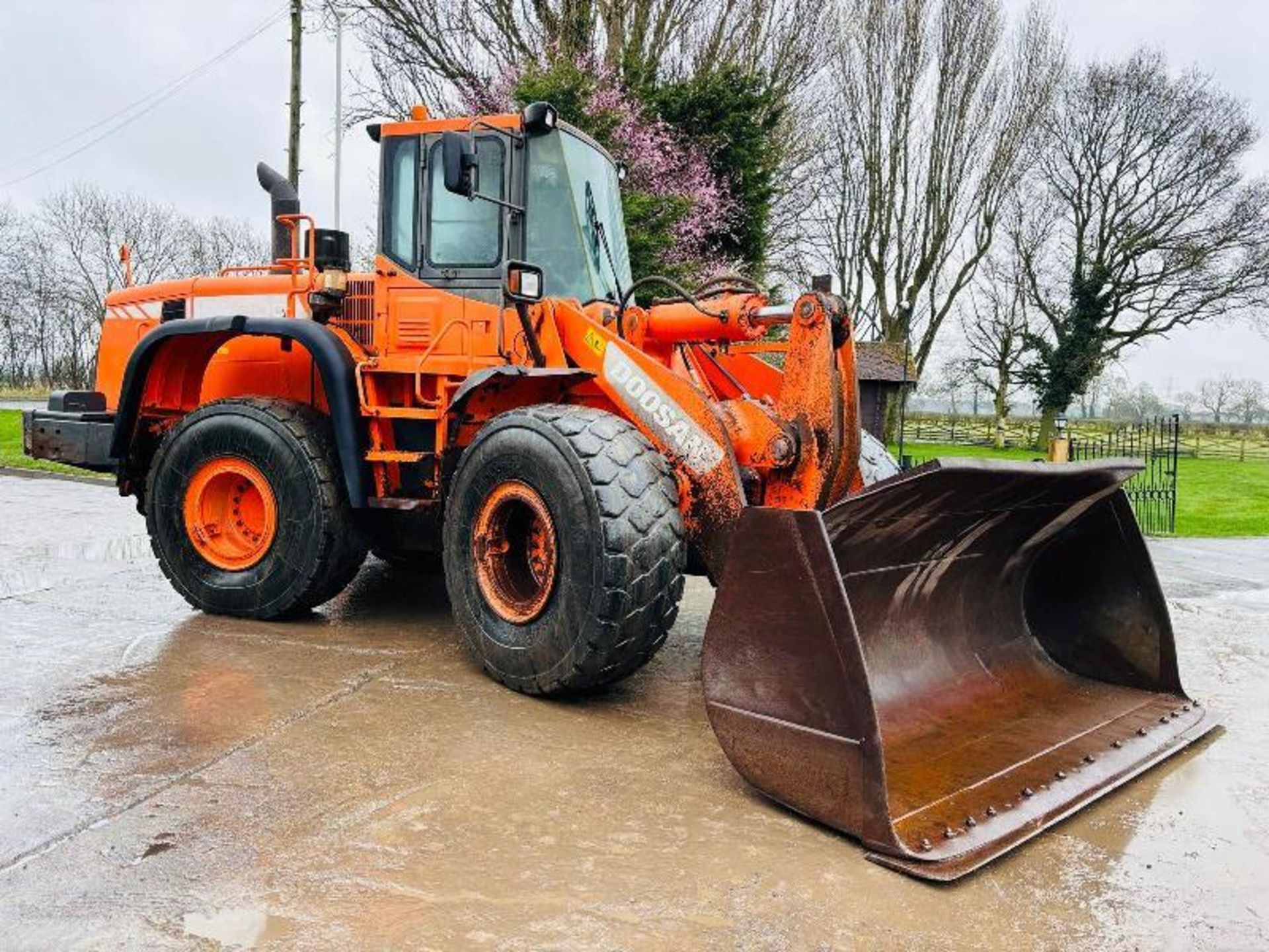 DOOSAN DL300 4WD LOADING SHOVEL *YEAR 2011* C/W REVERSE CAMERA - Image 14 of 18