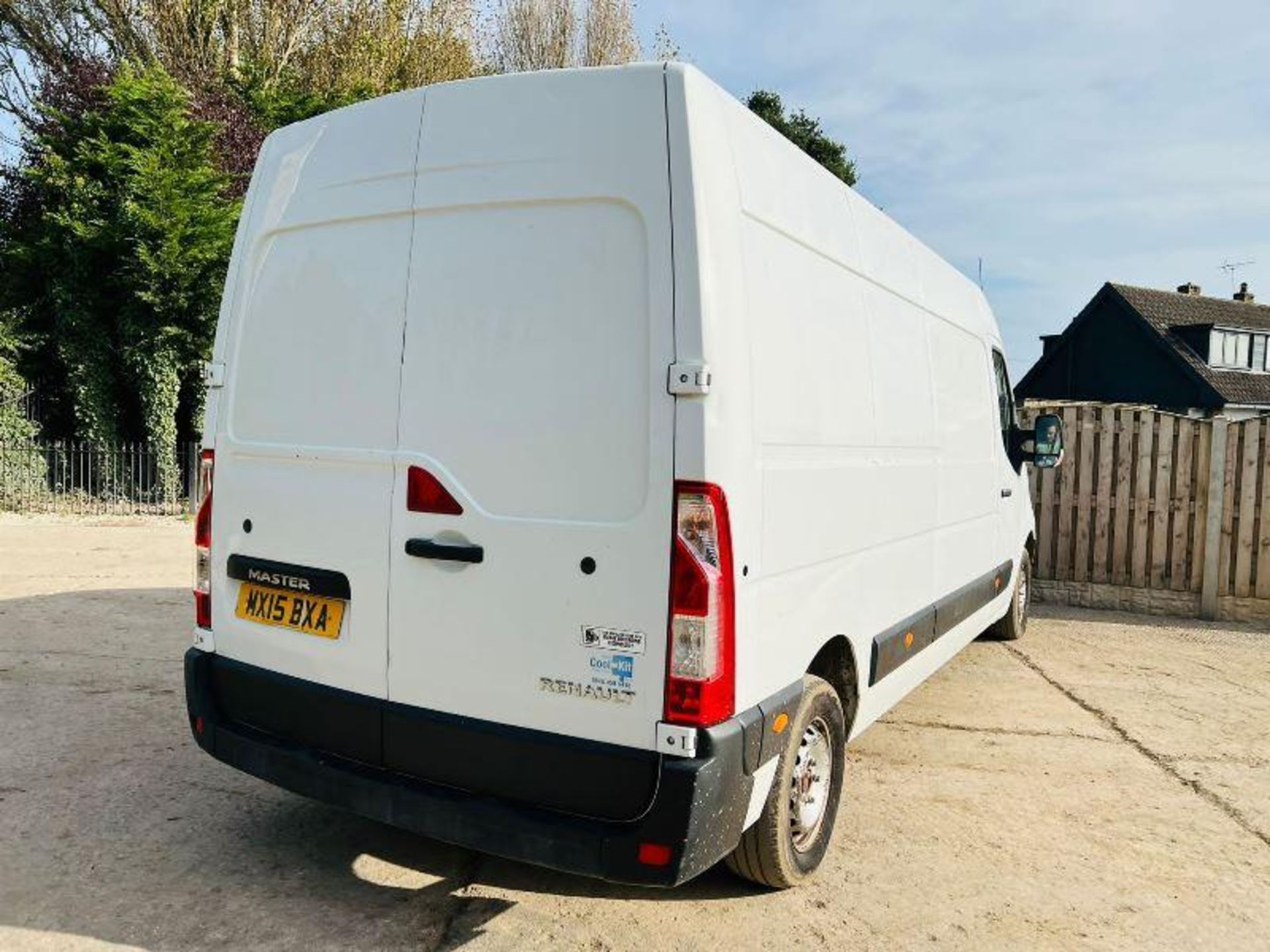 RENAULT LWB REFRIDGERATION VAN *YEAR 2015* - 180339 MILES. - Image 2 of 10