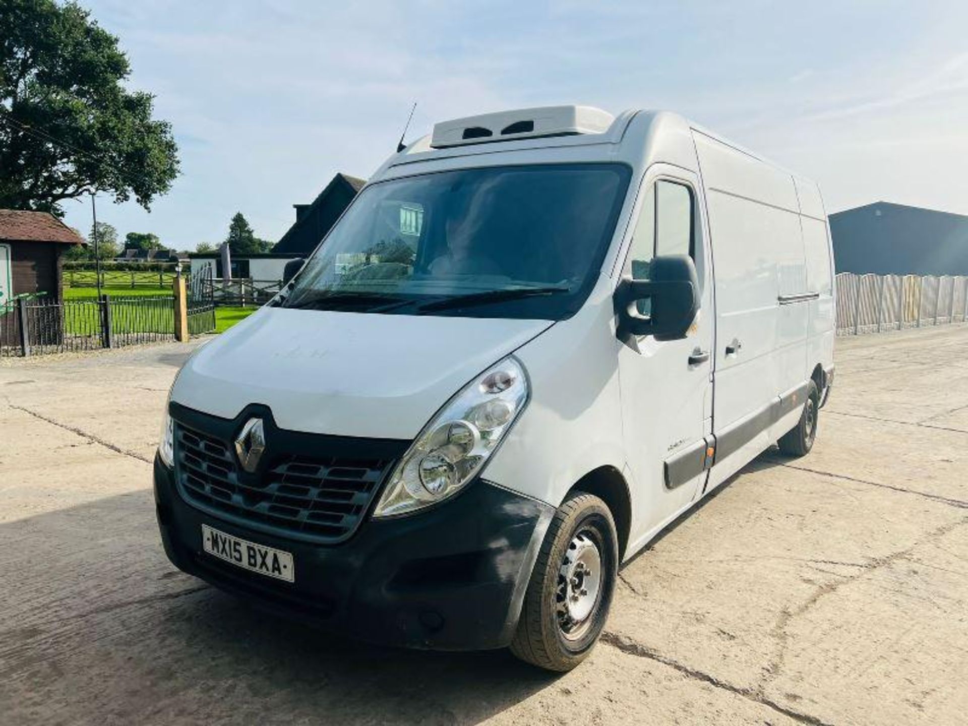 RENAULT LWB REFRIDGERATION VAN *YEAR 2015* - 180339 MILES. - Image 7 of 10