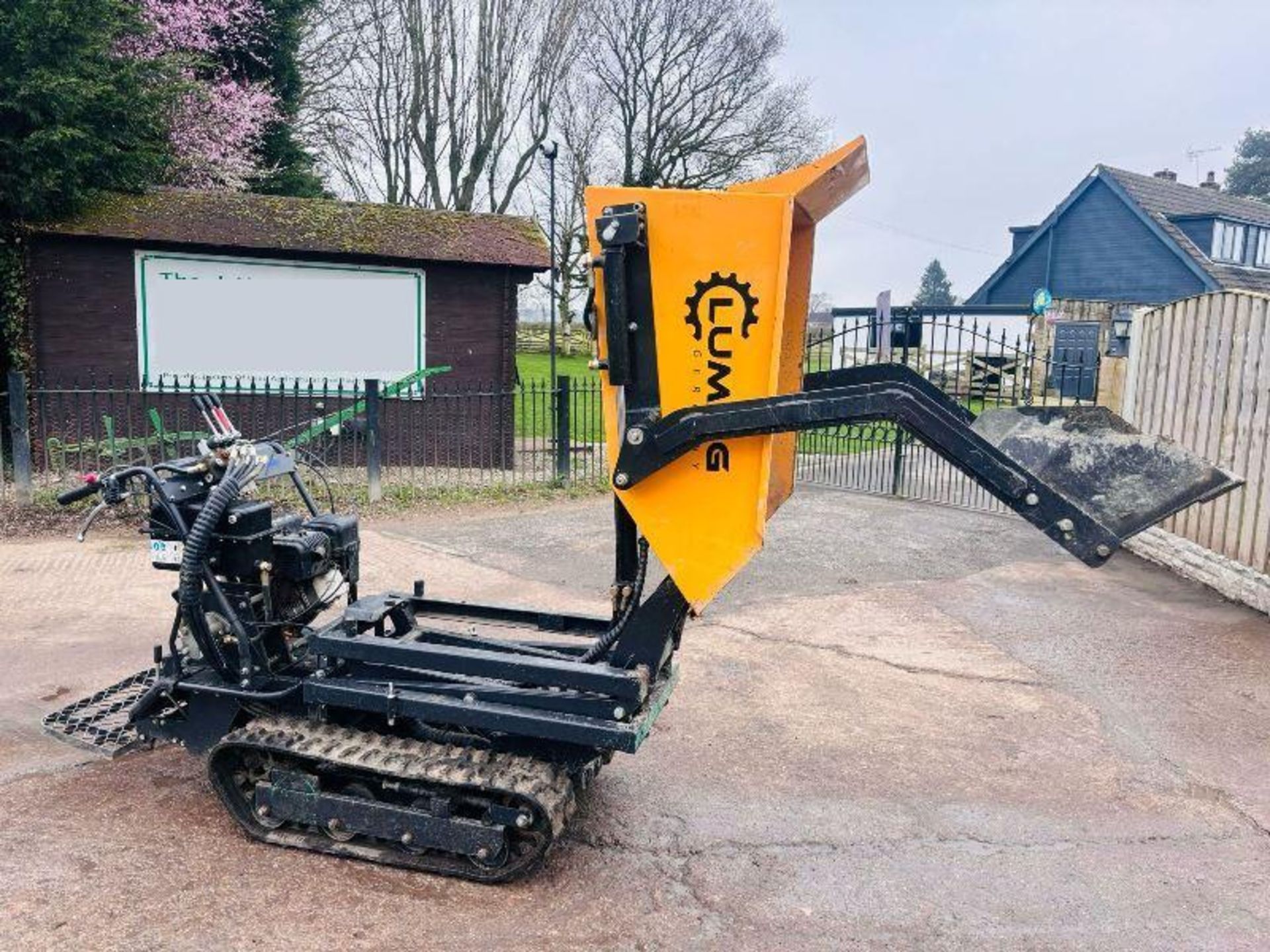 LUMAG SELF LOADING TRACKED PEDESTRIAN HIGH TIP DUMPER C/W RUBBER TRACKS - Image 9 of 16