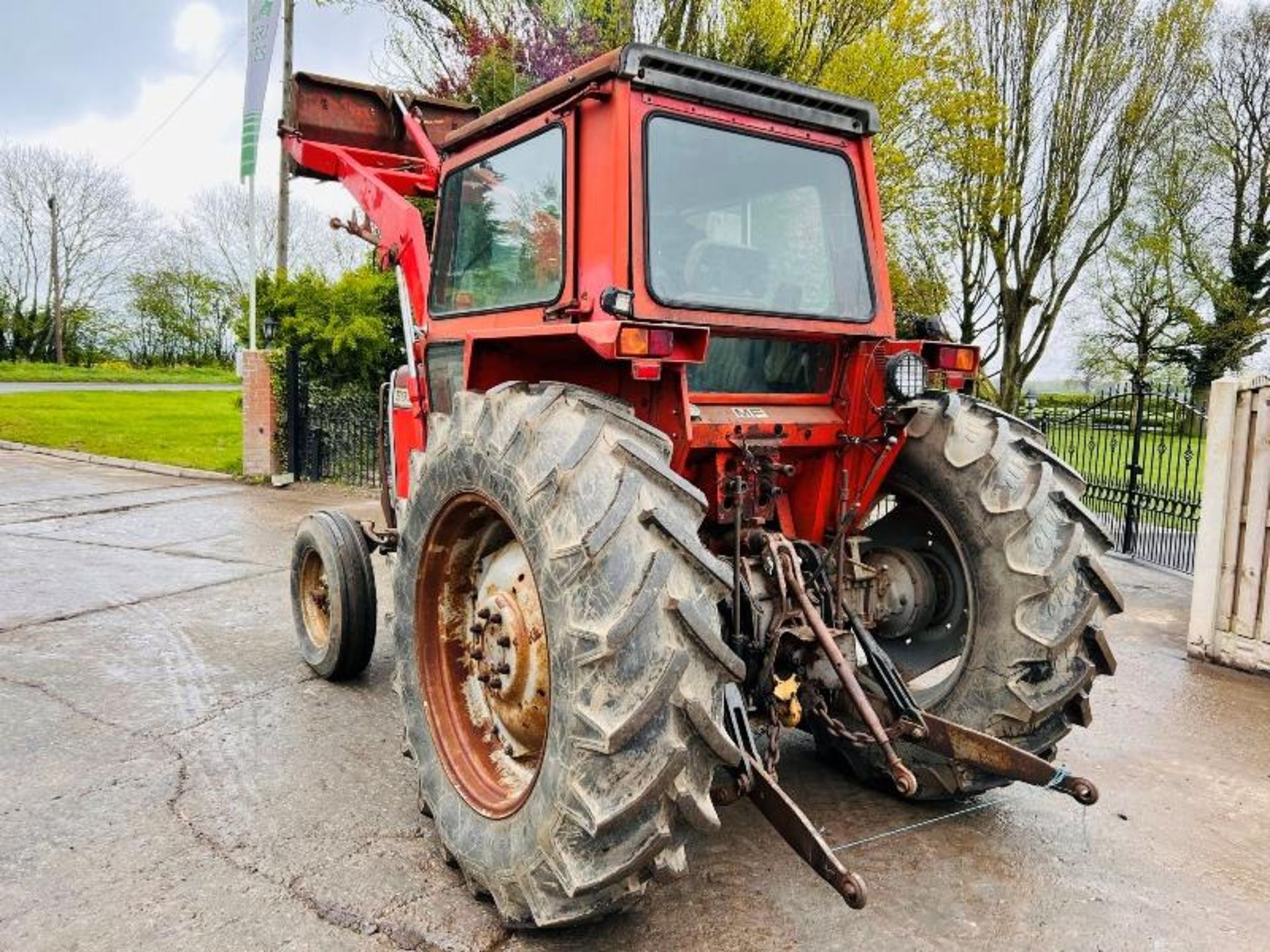 MASSEY FERGUSON MF590 TRACTOR C/W FRONT LOADER & MUCK FOLKS - Image 14 of 17