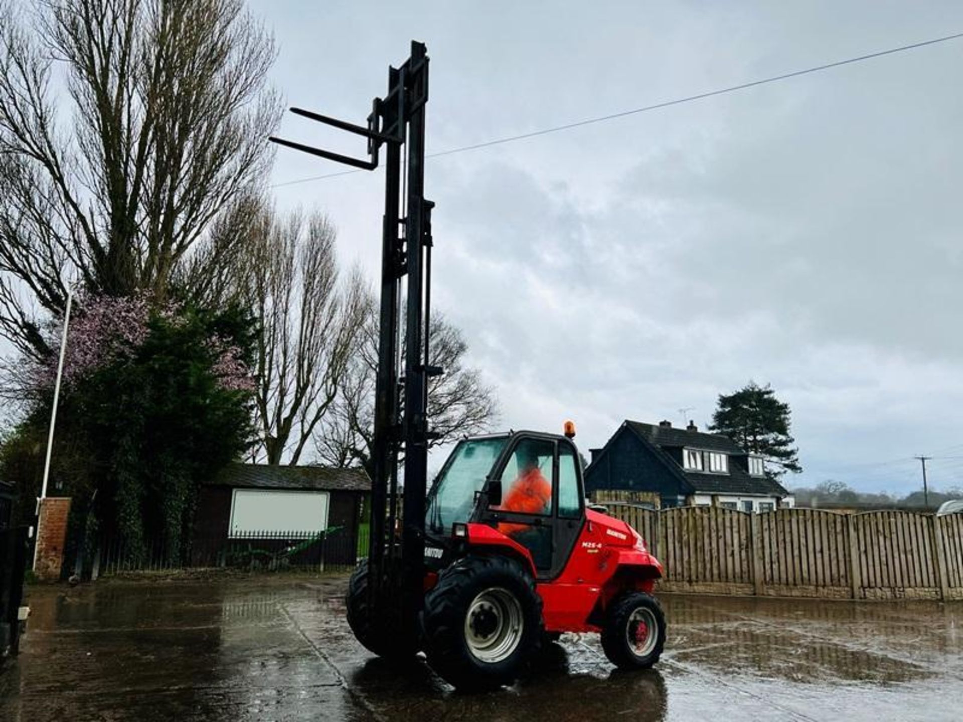 MANITOU M26-4 ROUGH TERRIAN 4WD FORKLIFT *YEAR 2017* C/W PALLET TINES - Image 14 of 15