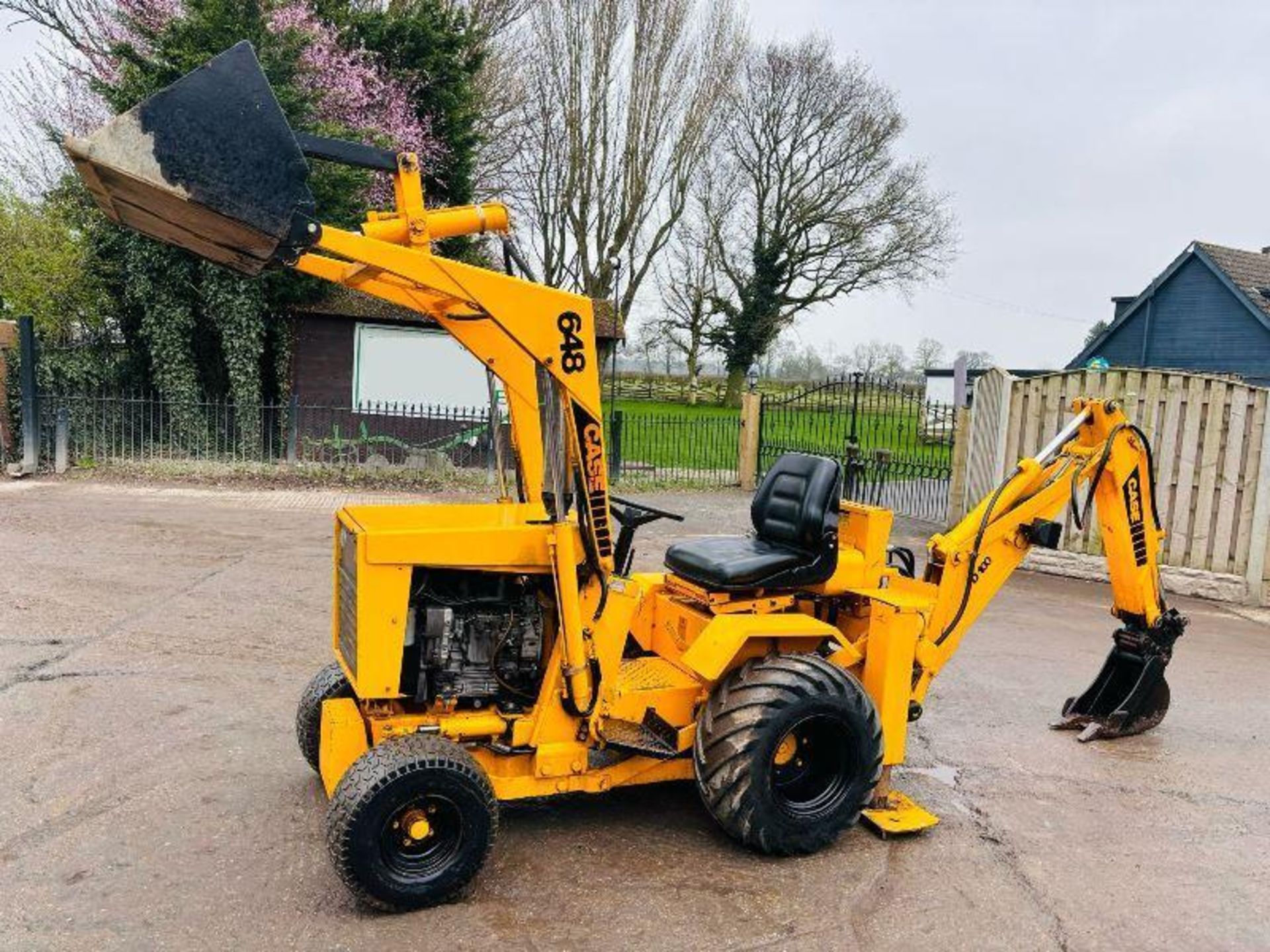 CASE 648 COMPACT BACKHOE DIGGER C/W 2 X BUCKETS - Image 6 of 16