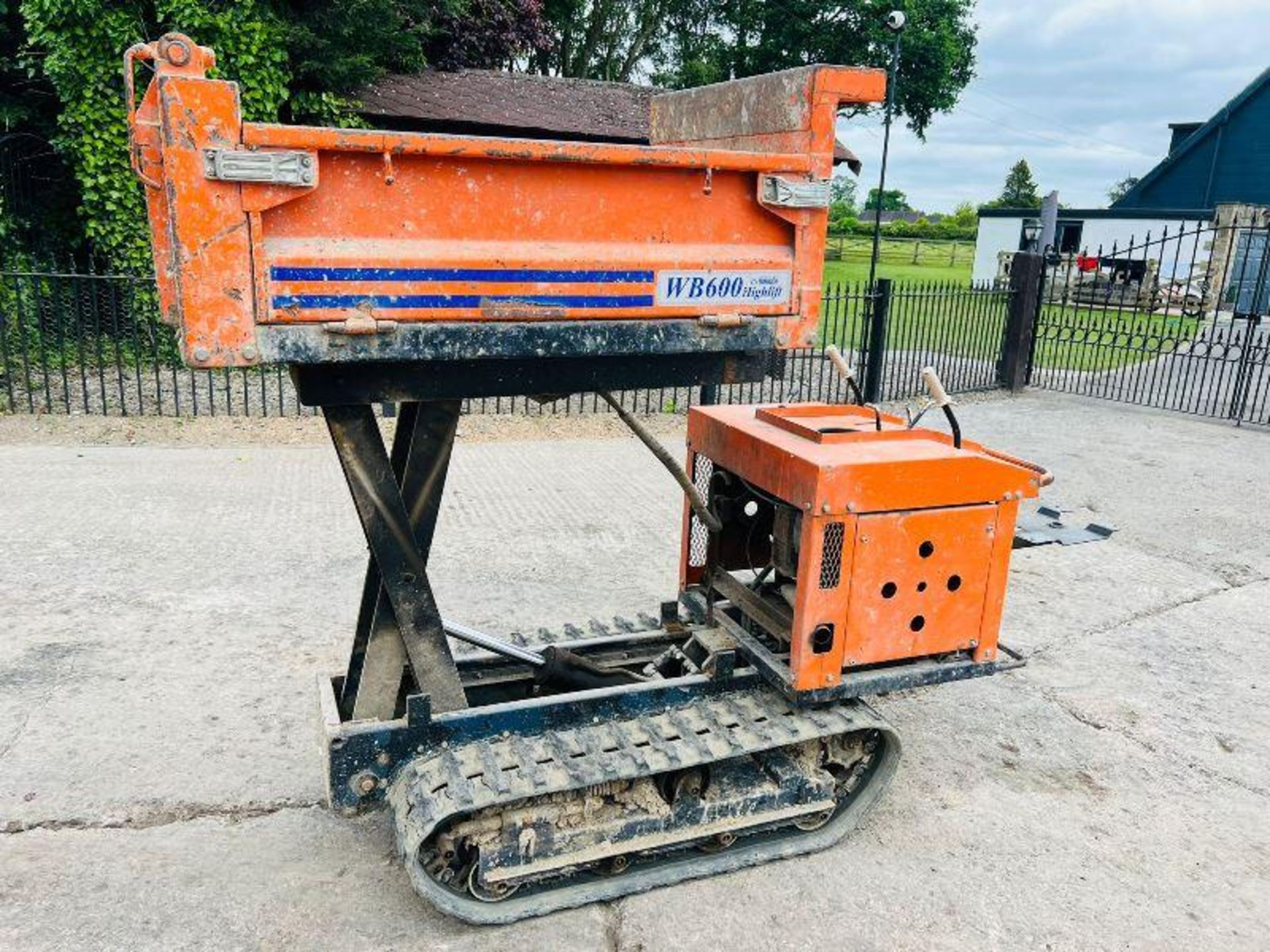 WINBULL WB600 HIGH TIP TRACKED DUMPER C/W MANAL GEAR BOX - Image 9 of 13