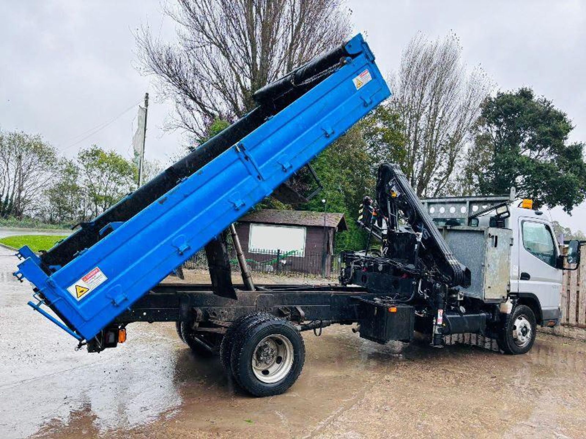 MITSUBISHI CANTER 7C18 4X2 TIPPER LORRY C/W HIAB CRANE - Image 16 of 17