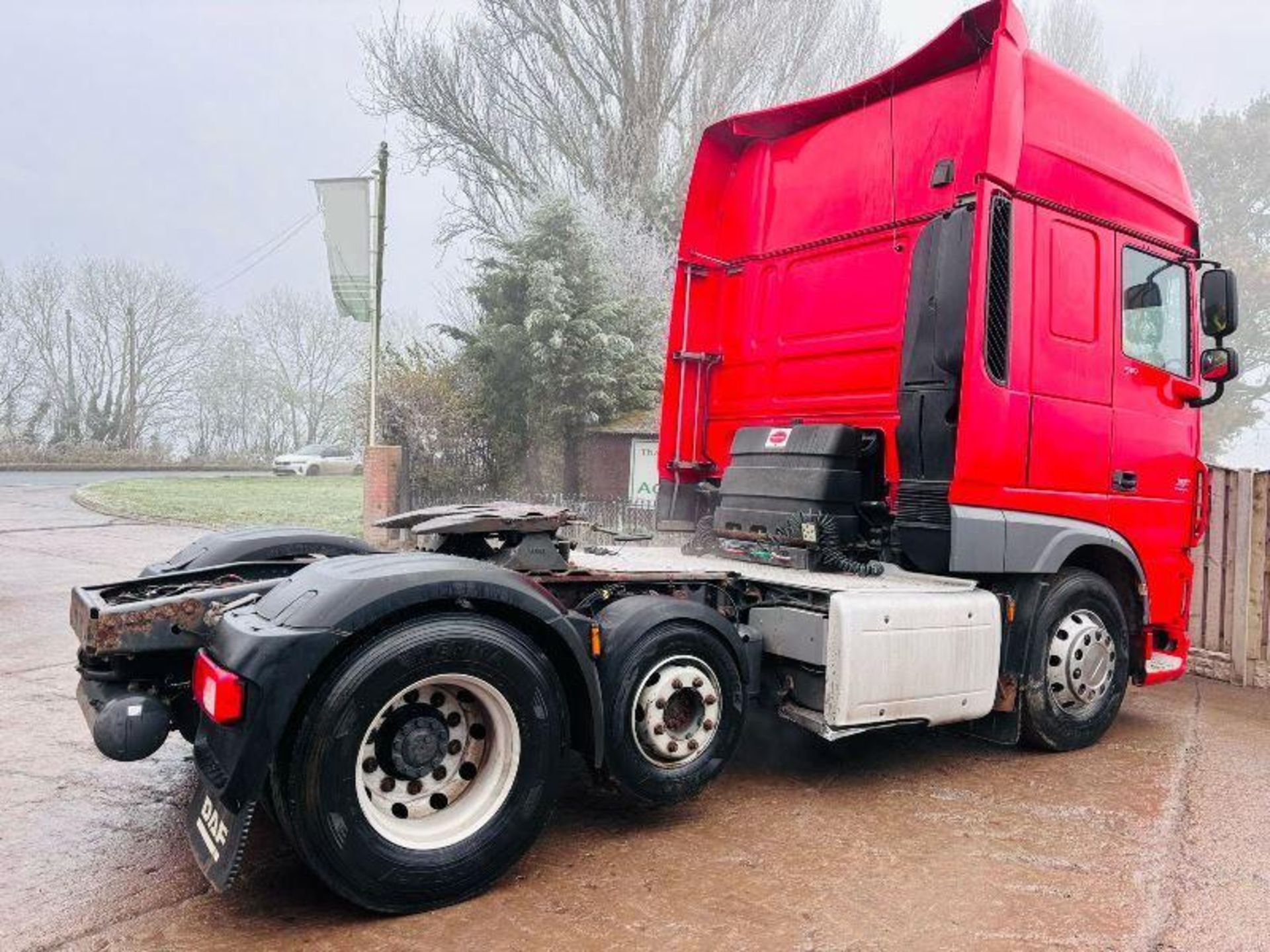 DAF XF510 6X2 TRACTOR UNIT *YEAR 2016* C/W MANUAL GEAR BOX & TIPPING GEAR - Image 8 of 18