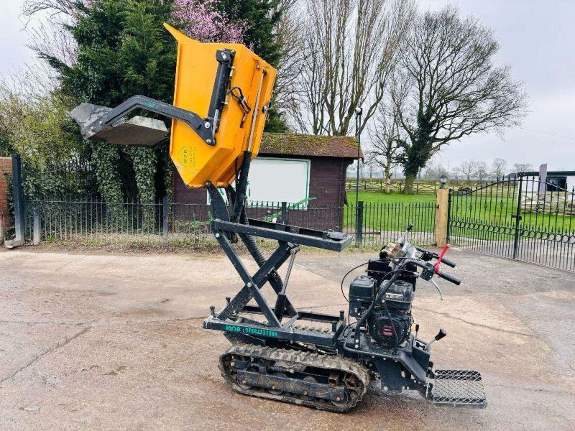 LUMAG SELF LOADING TRACKED PEDESTRIAN HIGH TIP DUMPER C/W RUBBER TRACKS - Image 6 of 16