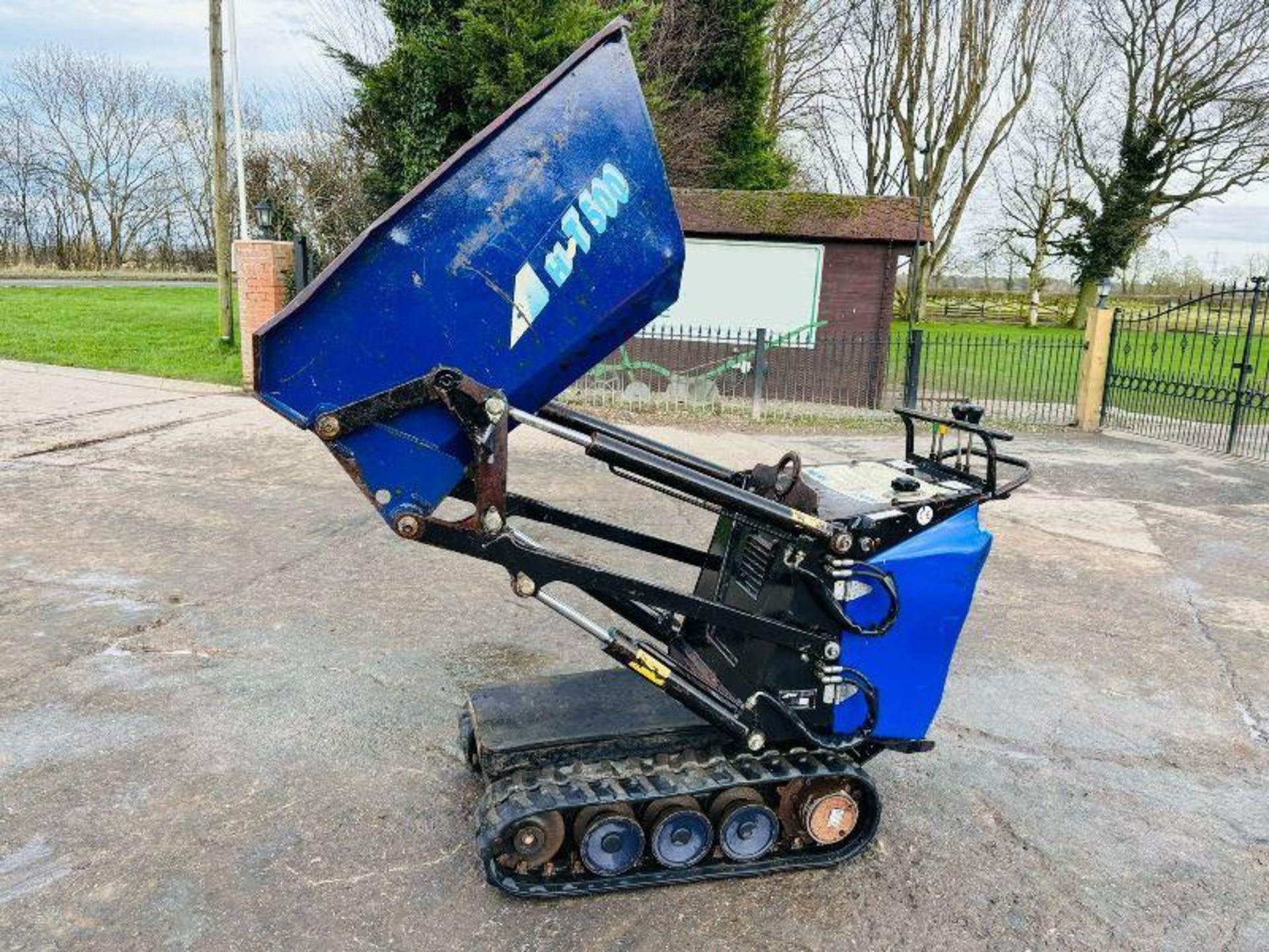 T.C.P HT500 HIGH TIP PEDESTRIAN TRACKED DIESEL DUMPER - Image 3 of 14