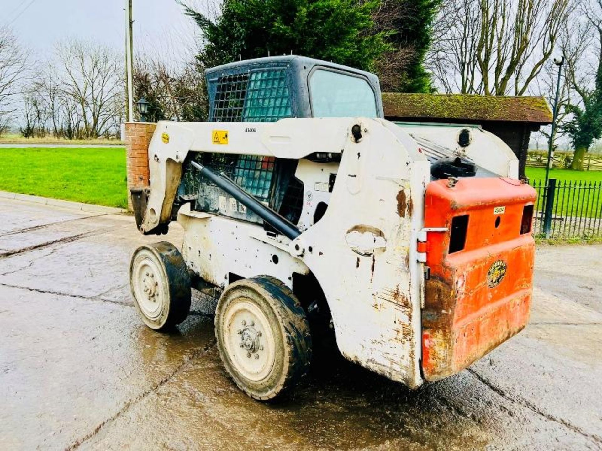 BOBCAT S220 SKIDSTEER *HIGH FLOW* C/W SOLID TYRES - Image 11 of 15