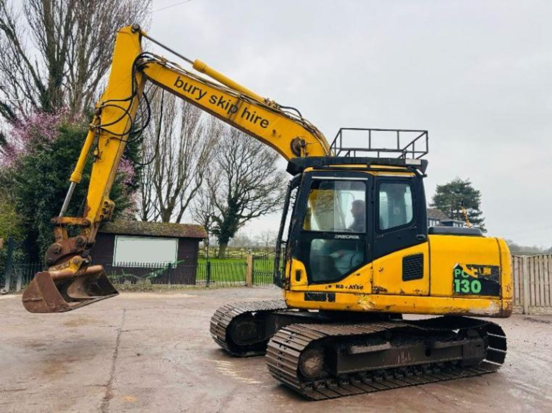 KOMATSU PC130 TRACKED EXCAVATOR C/W QUICK HITCH & BUCKET 