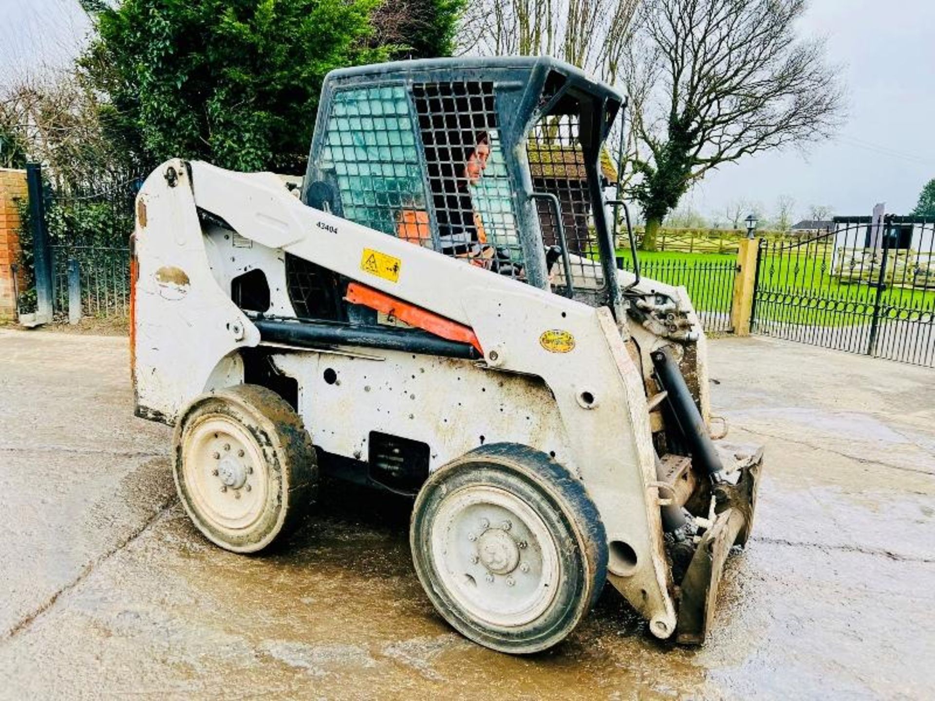 BOBCAT S220 SKIDSTEER *HIGH FLOW* C/W SOLID TYRES - Image 12 of 15